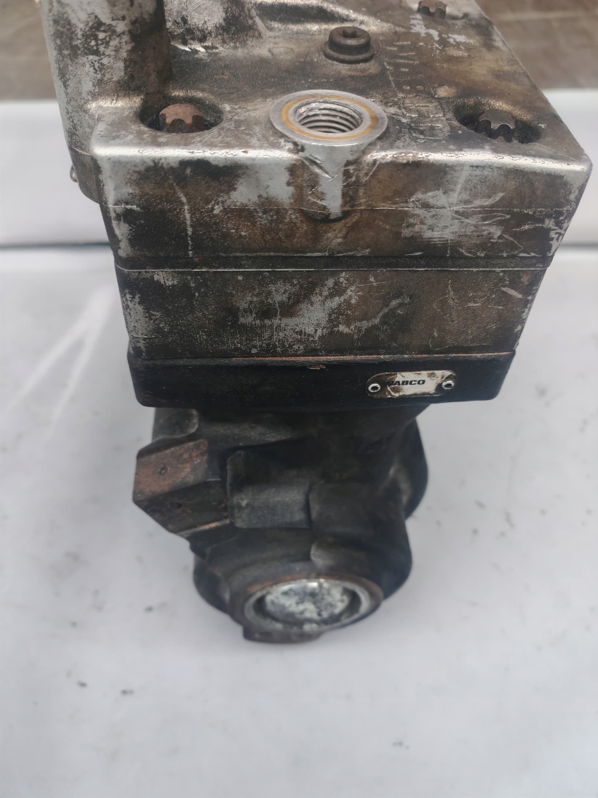 Compresor de Aire Wabco para Camiones Ford F-Max 500 usado 7