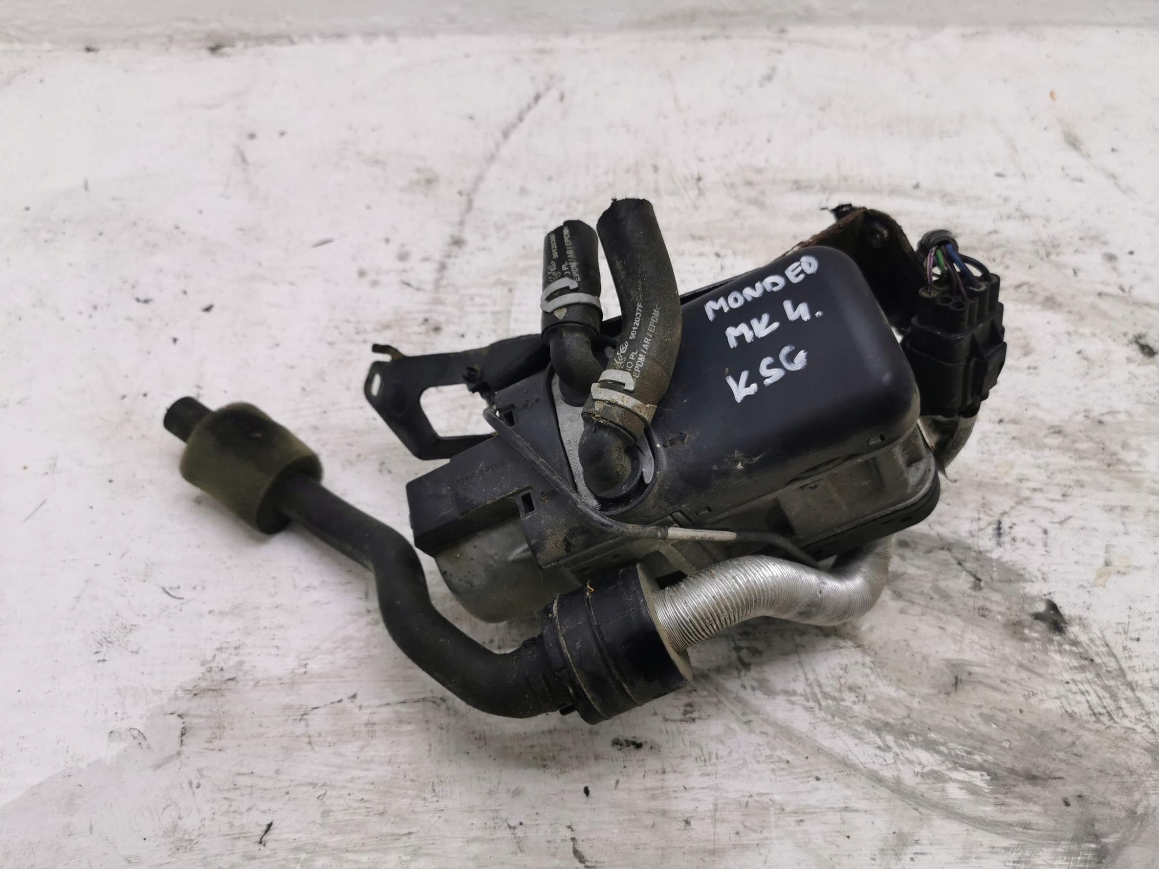 Calefactor Webasto Ford Mondeo MK4 6G9N-18K463-BV usado 2