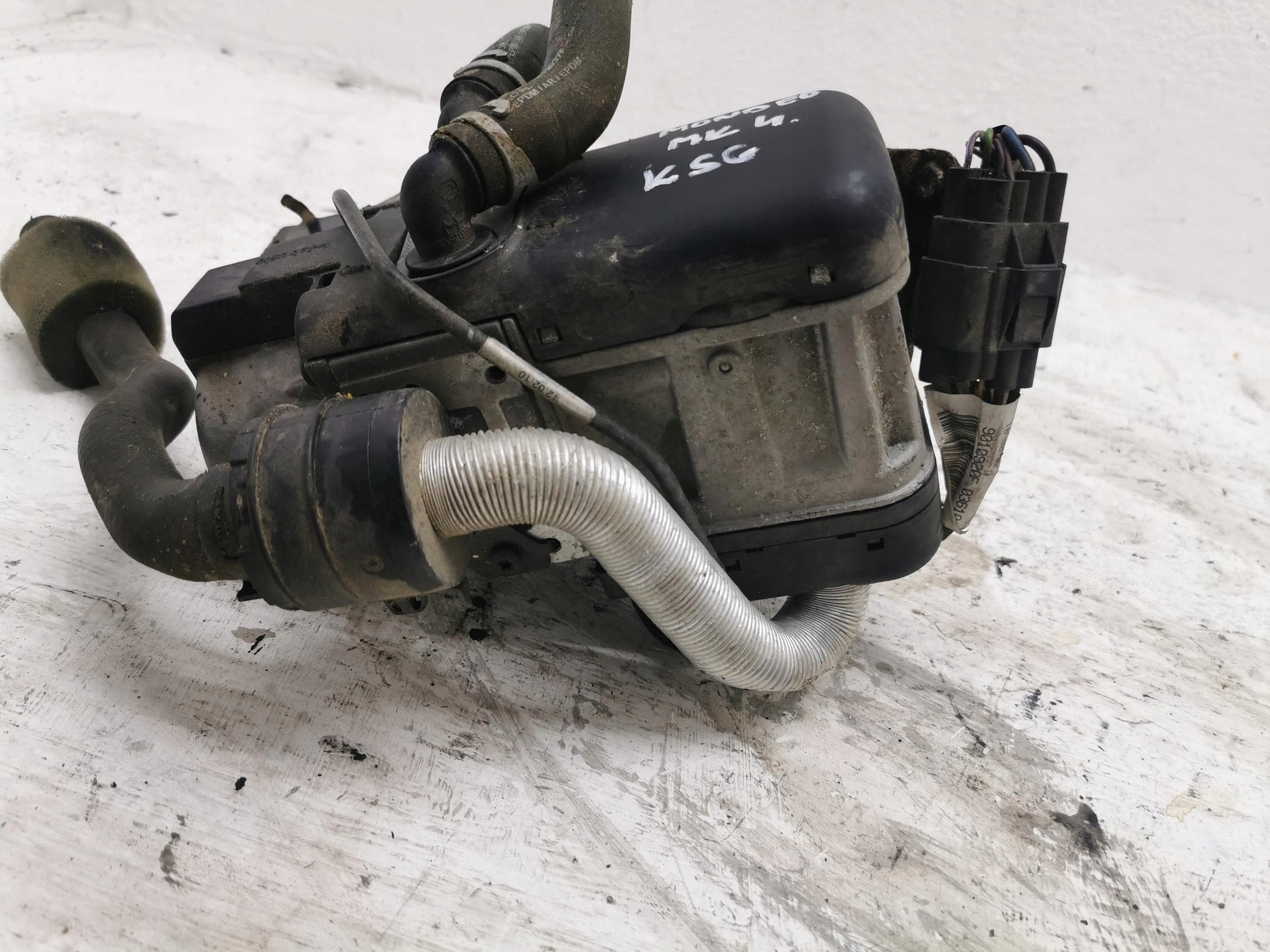 Calefactor Webasto Ford Mondeo MK4 6G9N-18K463-BV usado 3