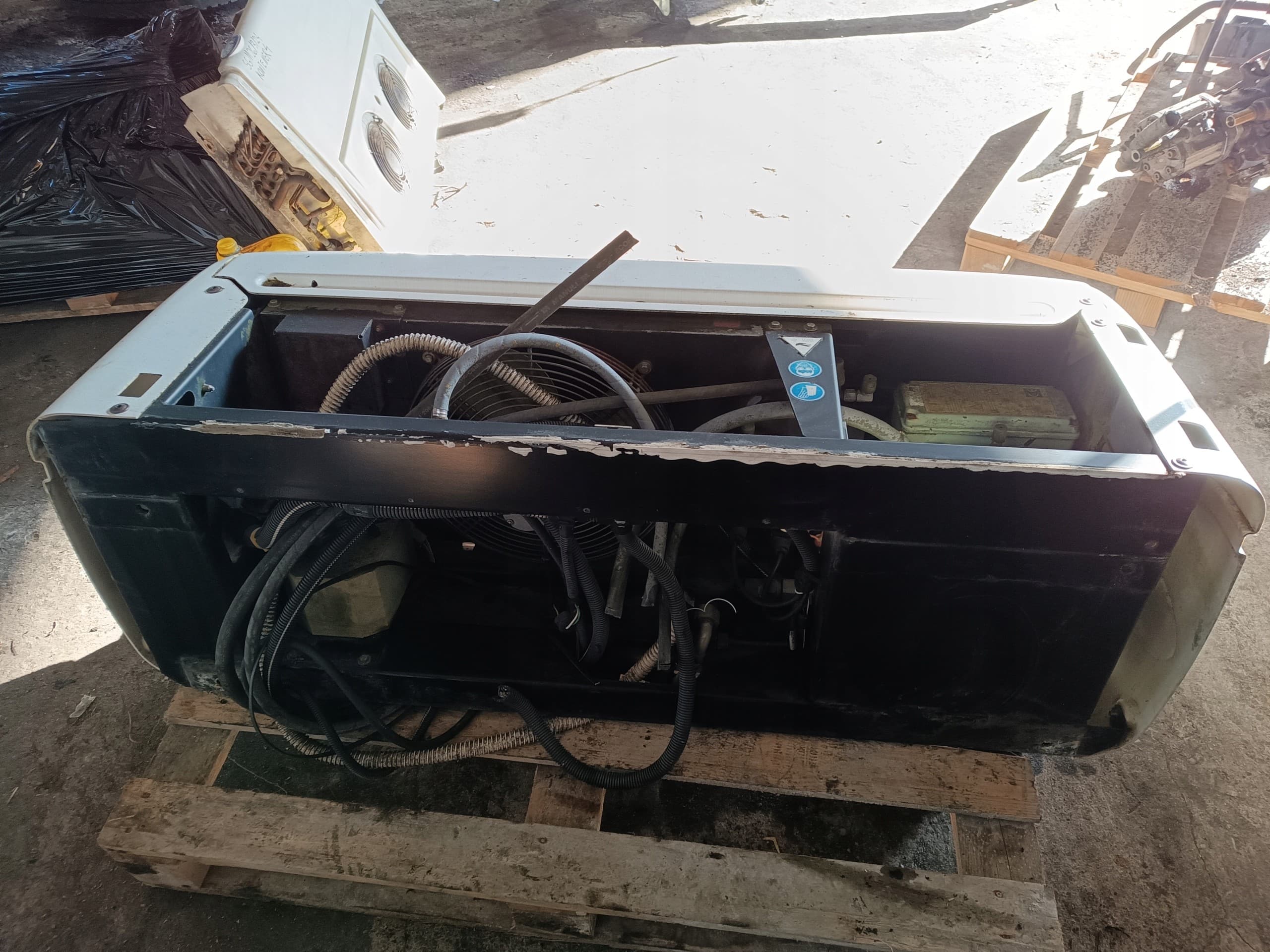 Unidad Completa Carrier Xarios 350 2015R R404A usado 7