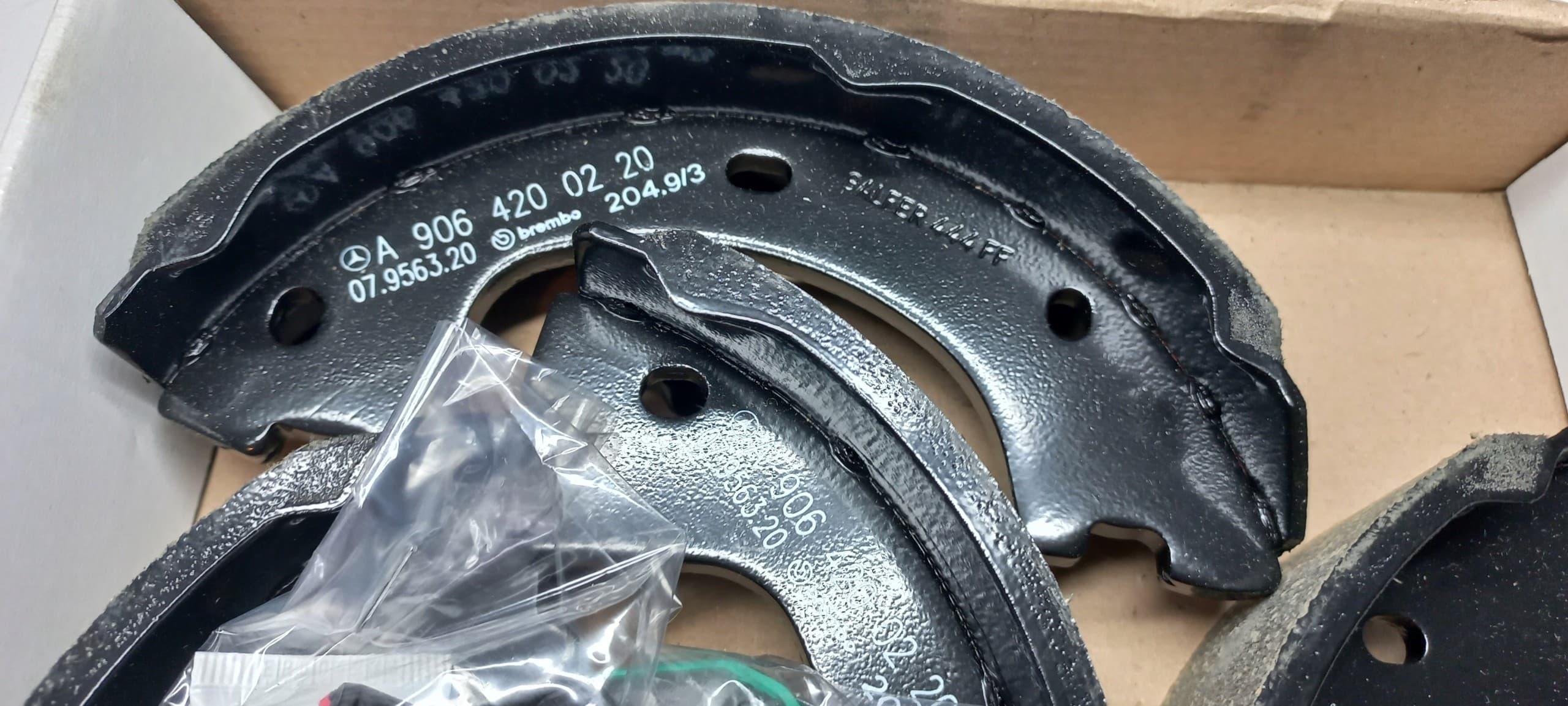 Juego de Zapatas de Freno Traseras Originales Mercedes 907 nuevo 3