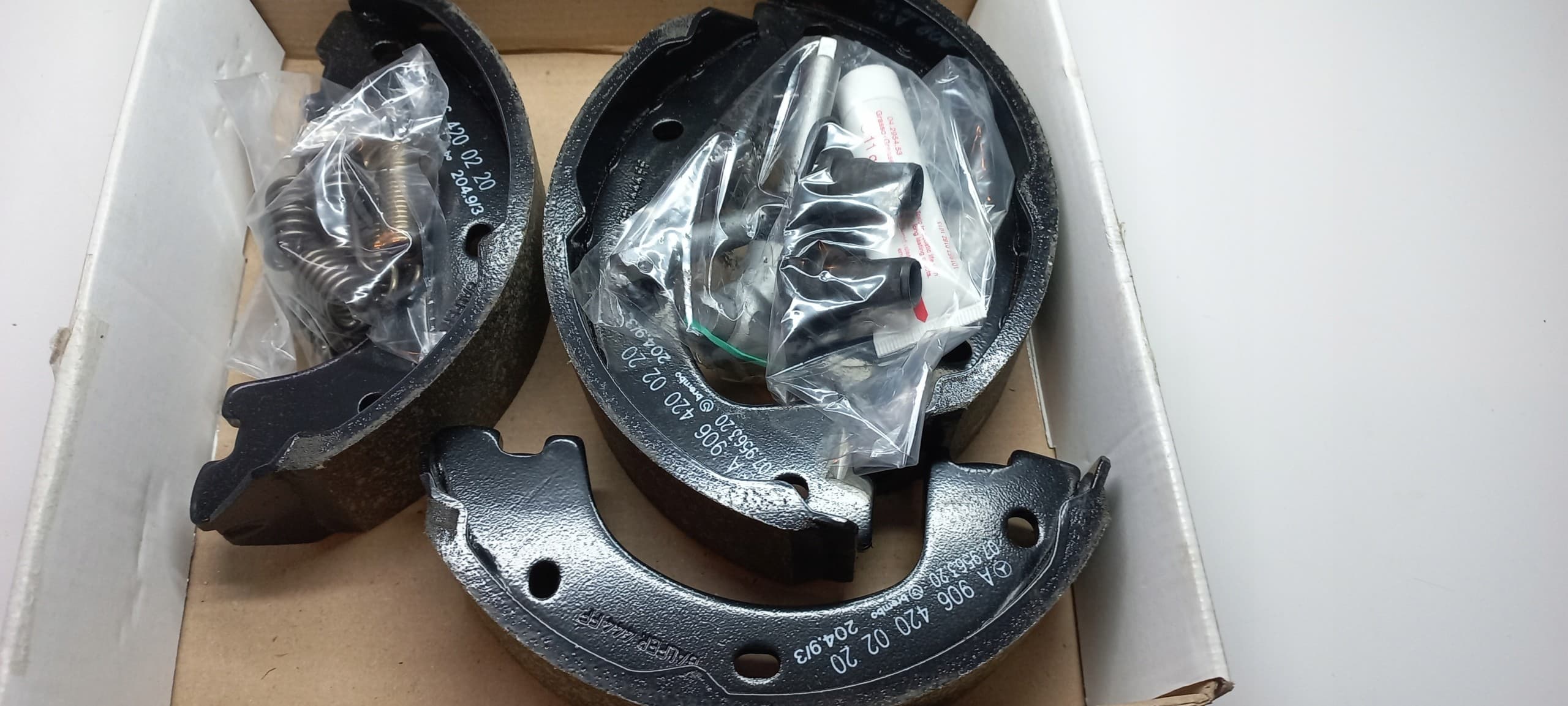 Juego de Zapatas de Freno Traseras Originales Mercedes 907 nuevo 5