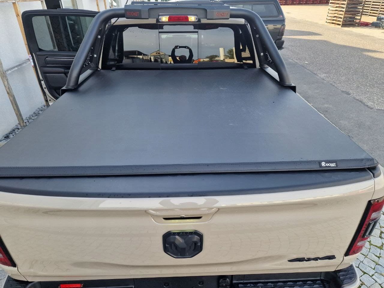 Cubierta para caja de camioneta Dodge Ram 1500 5'7 2019 - 2024 nuevo