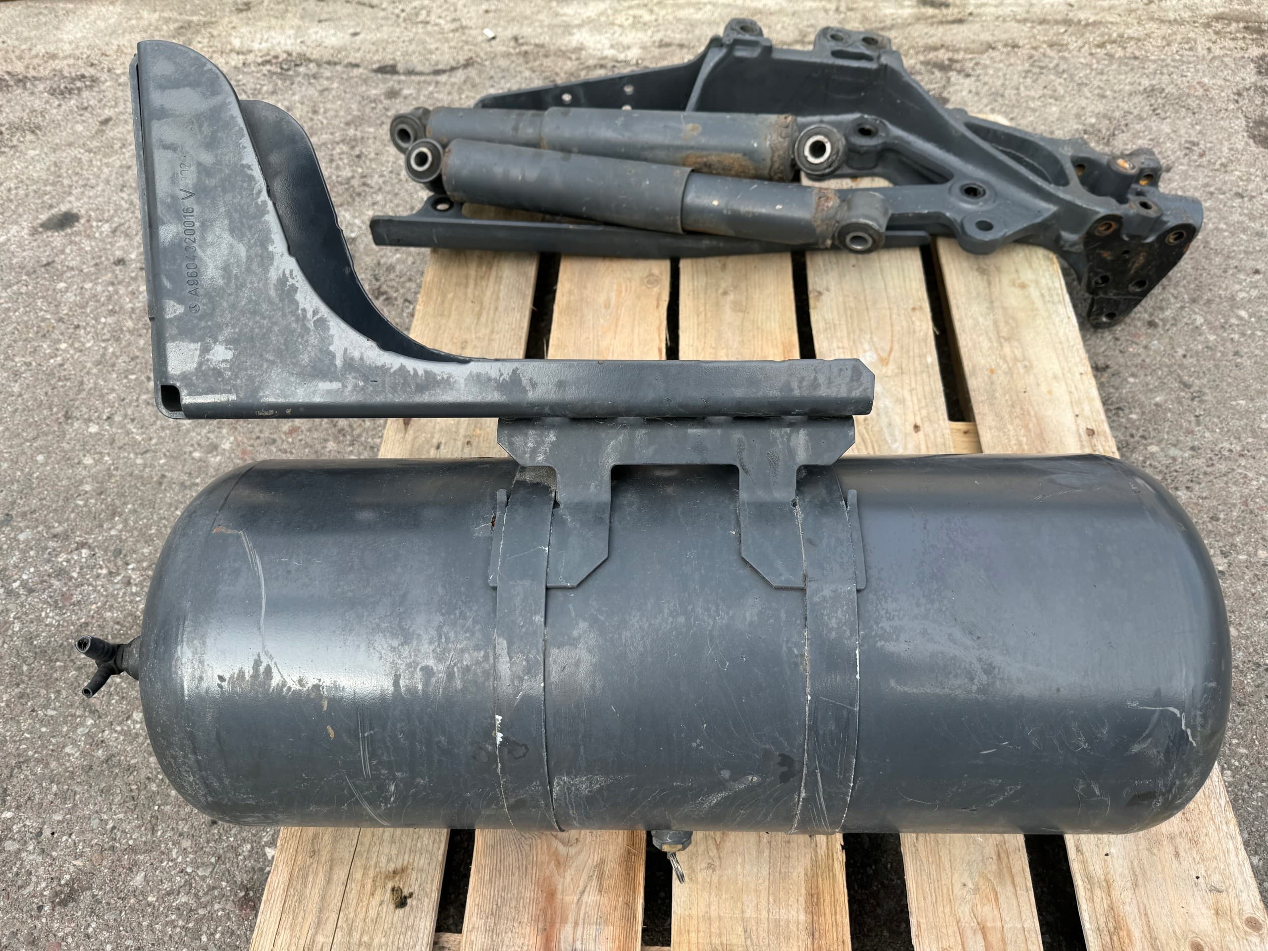 Cilindro de aire para tanque Mercedes Actros MP 4 usado 3