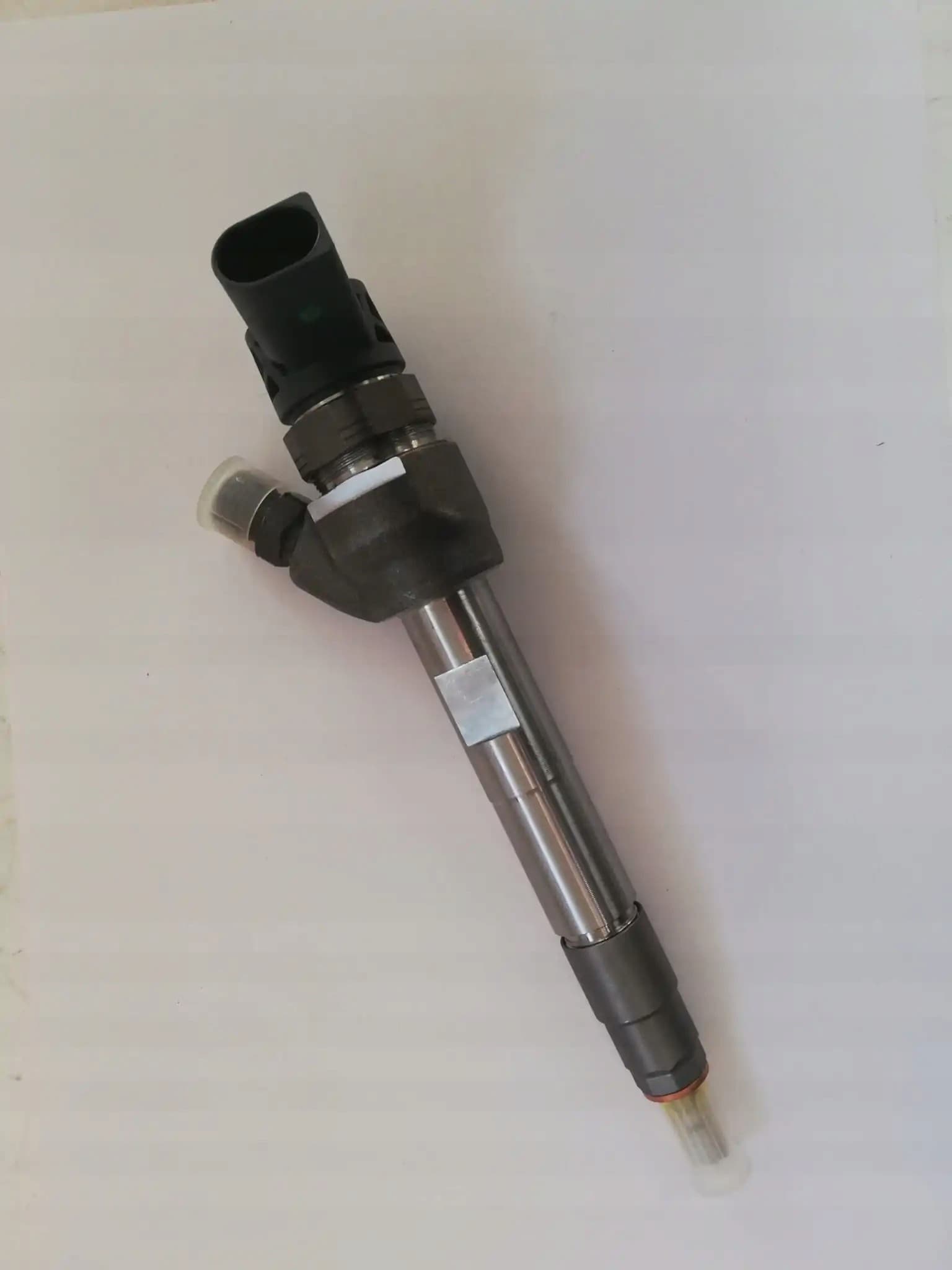 Inyector Bosch 0 445 110 743 para motores diésel nuevo