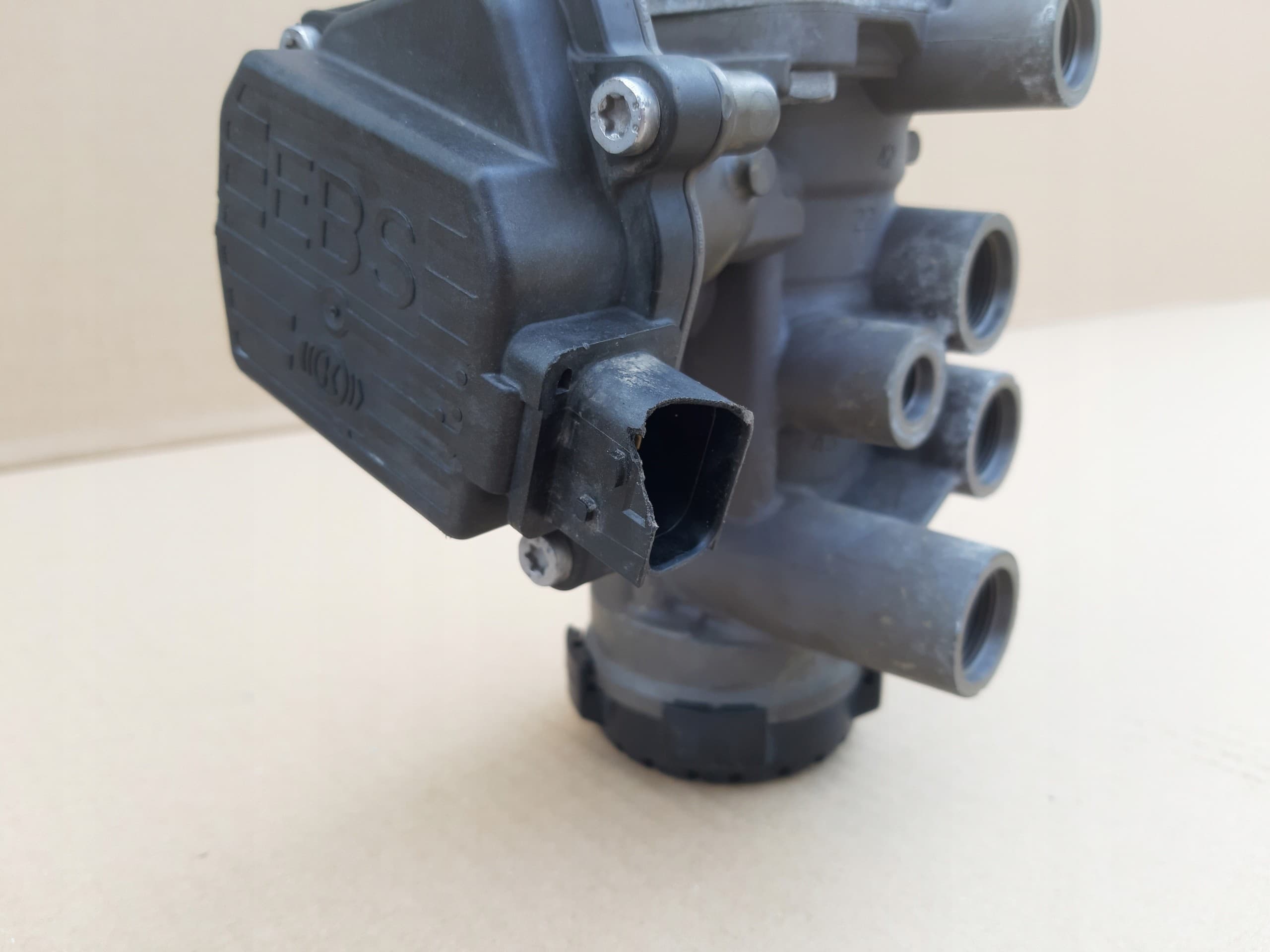 Válvula Ebs Knorr-Bremse K037886 para Renault y Volvo nuevo 5