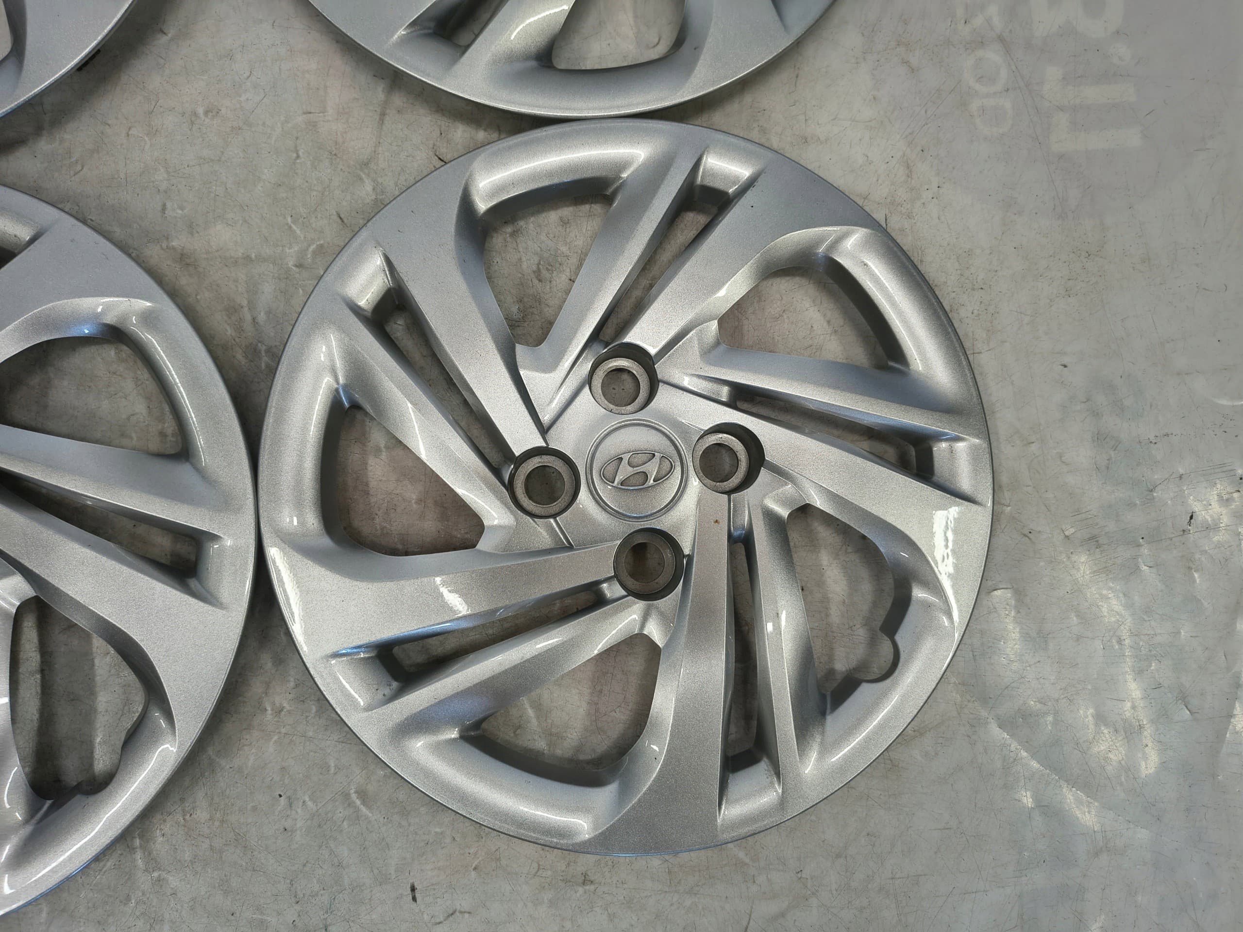 Juego de 4 Tapacubos 14'' Hyundai i10 2019- usado 5
