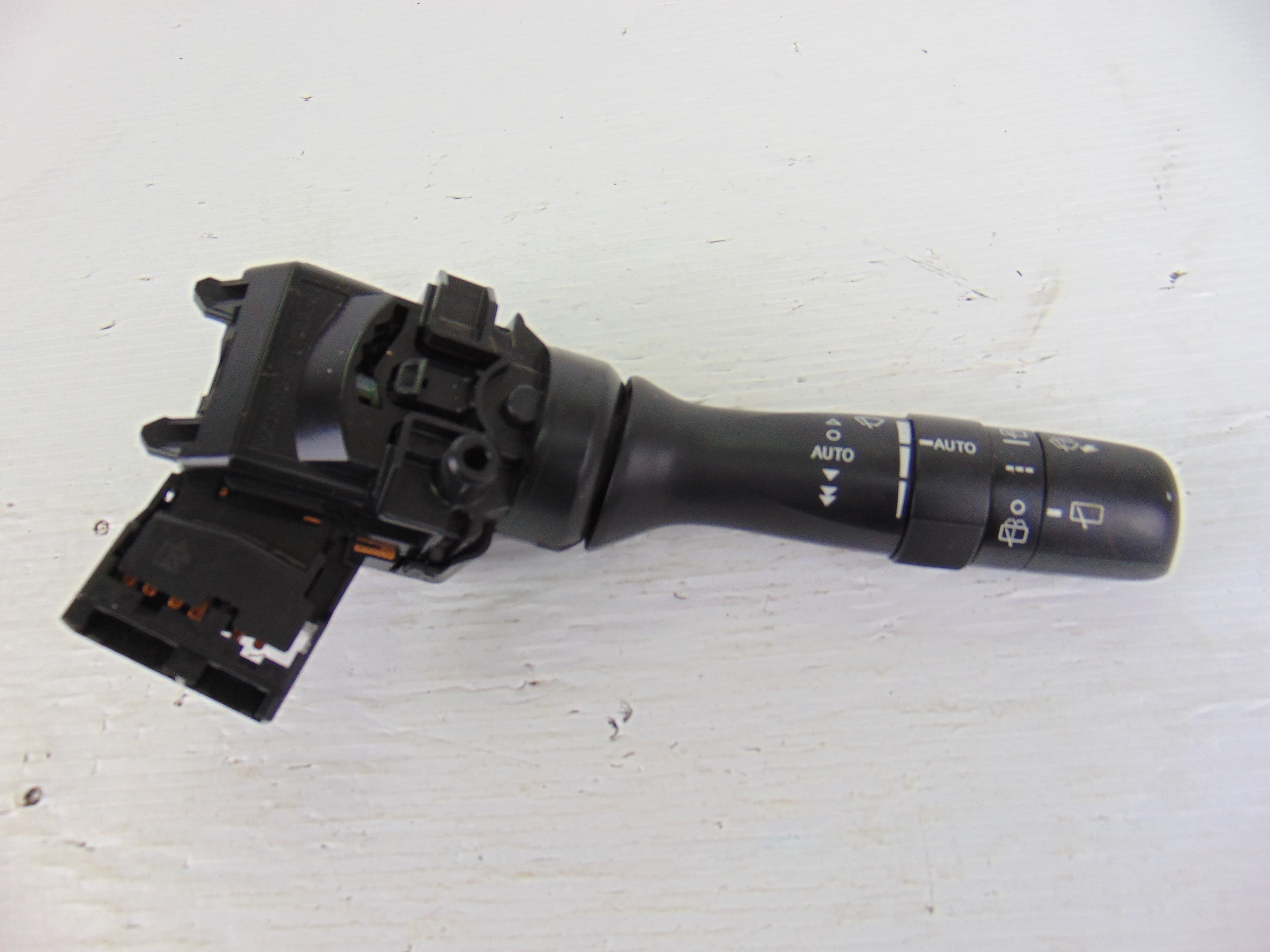 Mando limpia, Toyota Avensis Cross Sport (T27) Advance 2011 usado