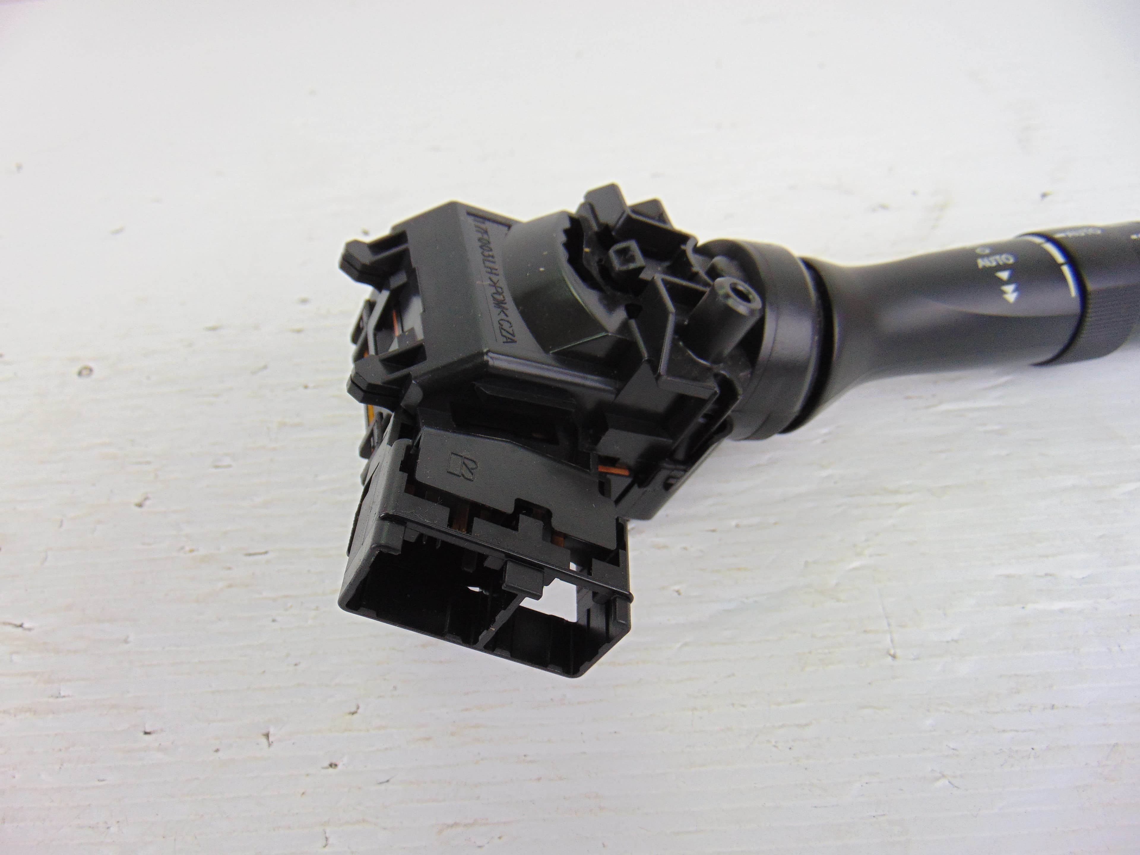 Mando limpia, Toyota Avensis Cross Sport (T27) Advance 2011 usado 2