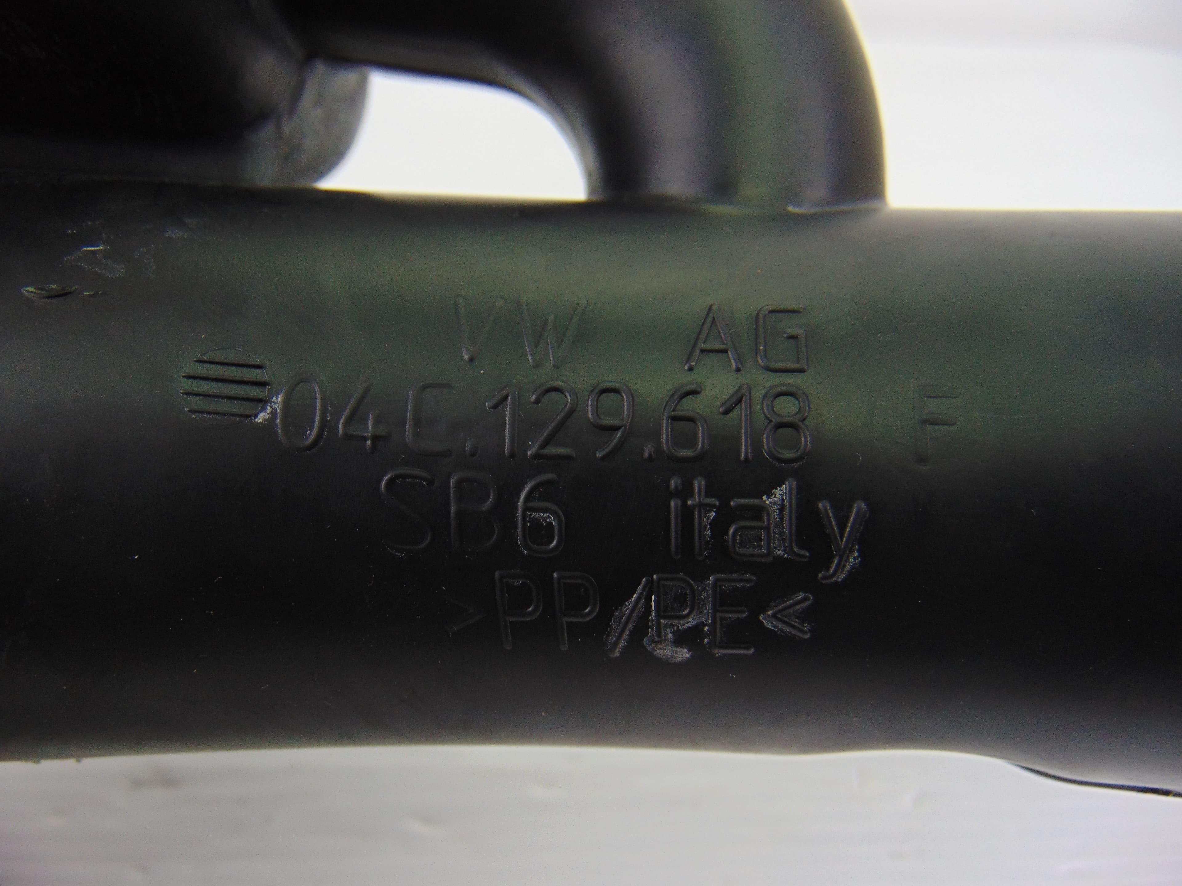 Tubo, 04C129618F usado 2