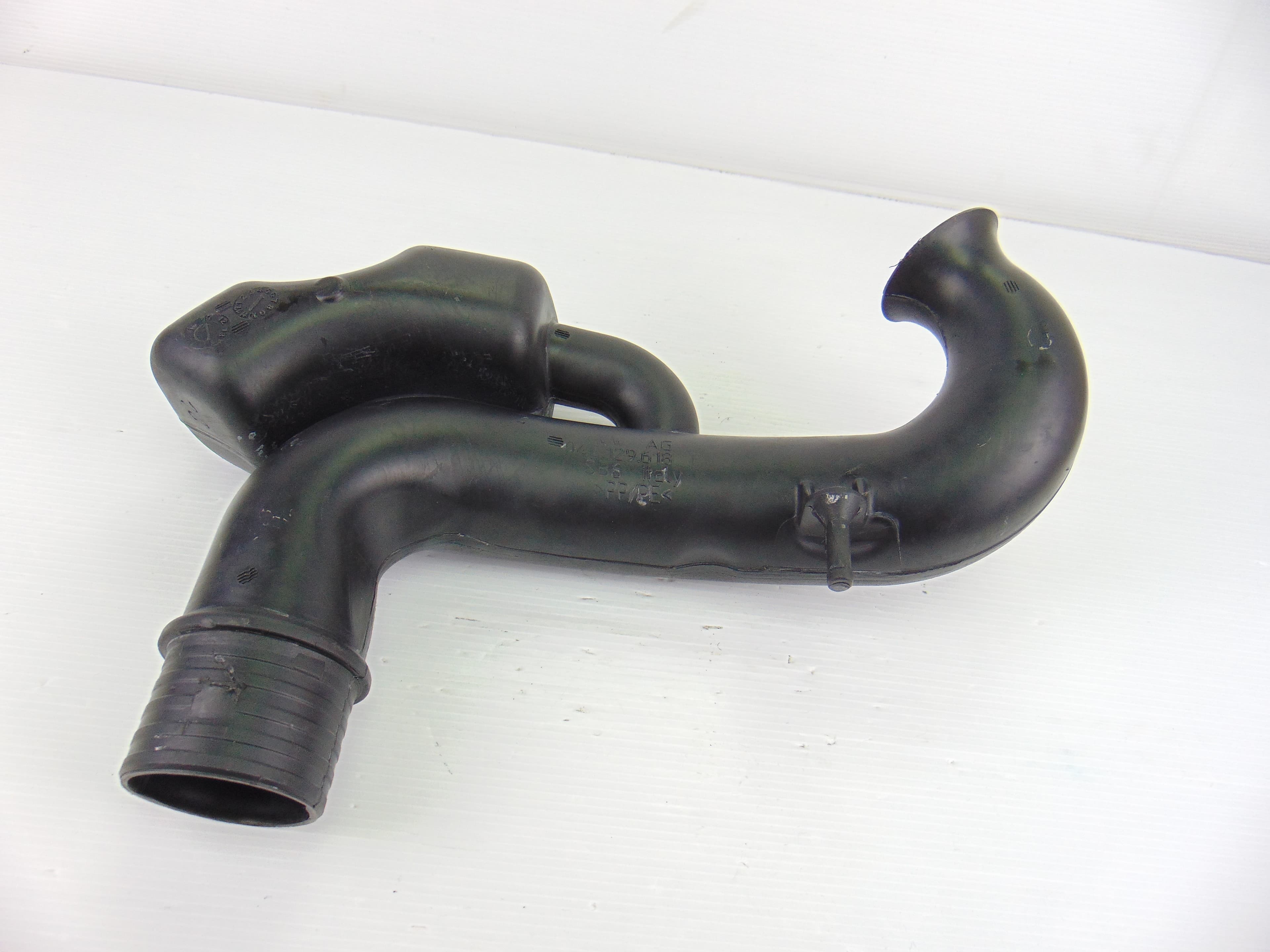 Tubo, 04C129618F usado 3