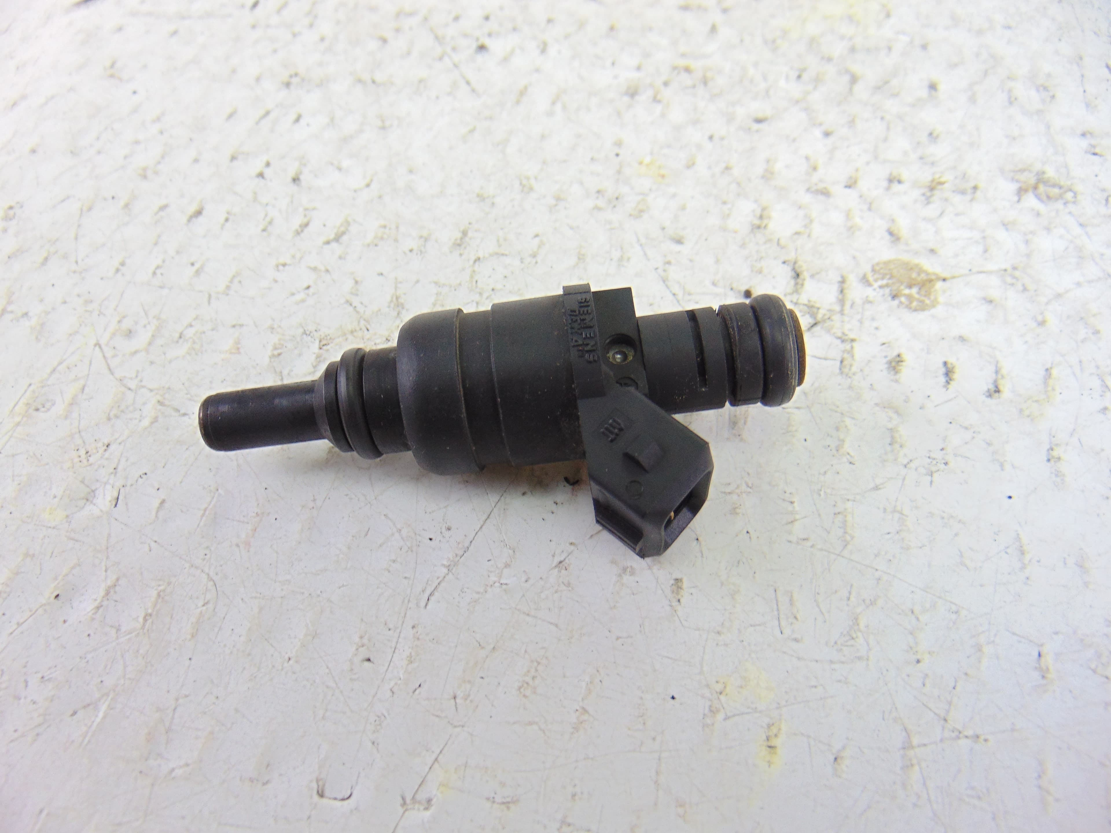 Inyector, BMW Serie 5 Berlina (E39) 525i 2001, 1427240 usado