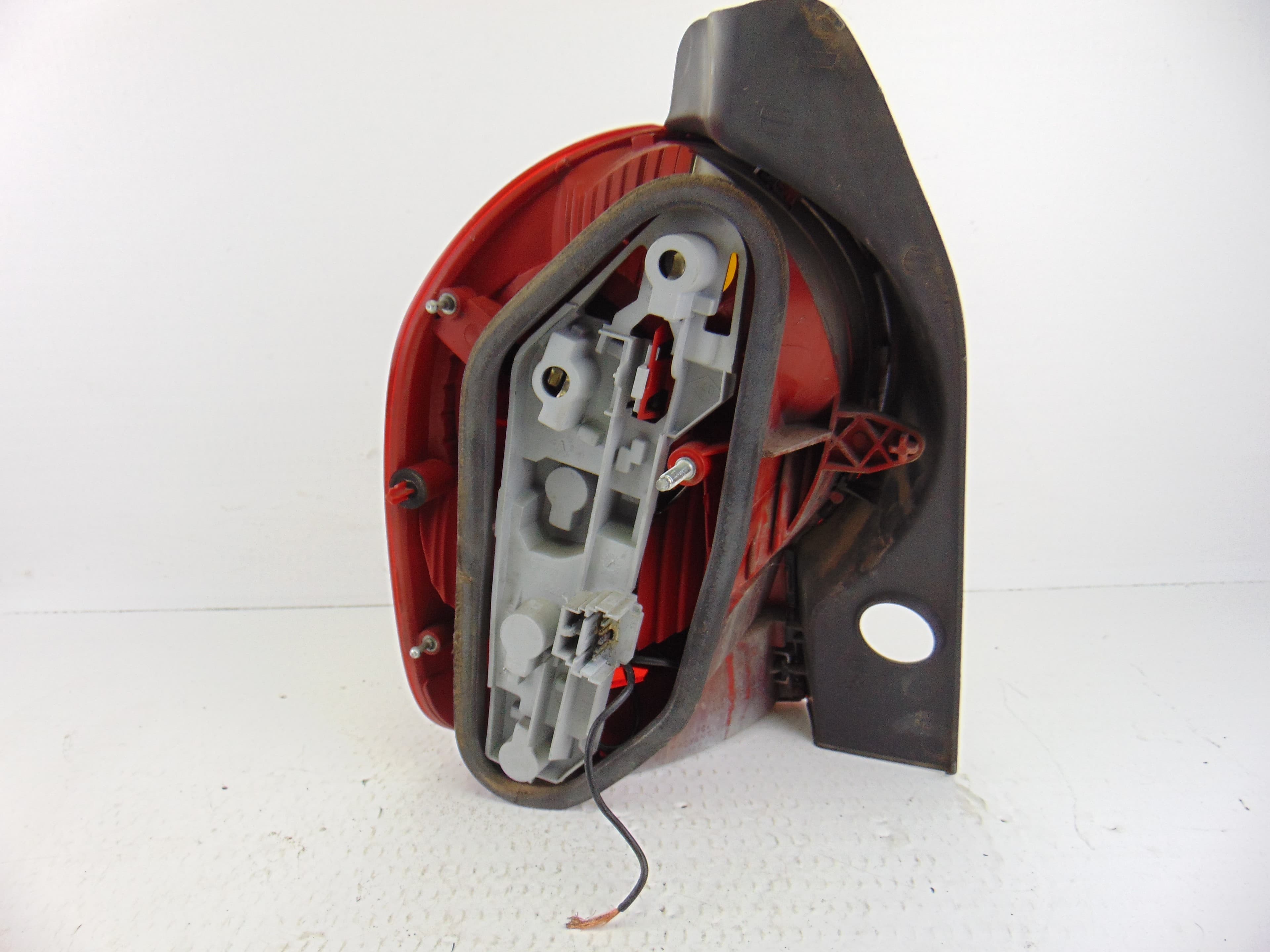 Piloto trasero derecho, Renault Modus I Pack Authentique 2005 usado 2