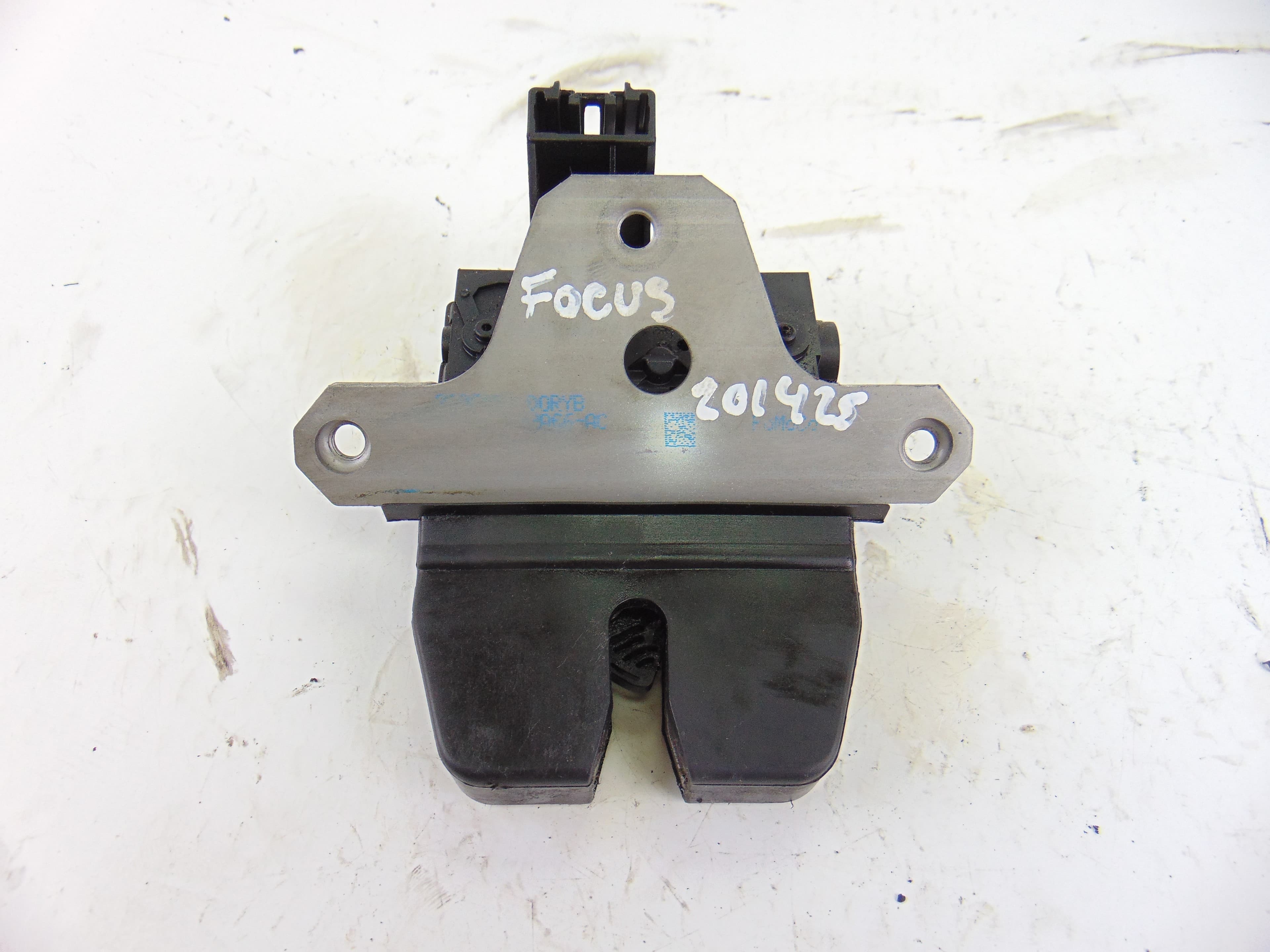 Cerradura maletero / porton, Ford Focus Berlina (CB8) Trend 2011 usado