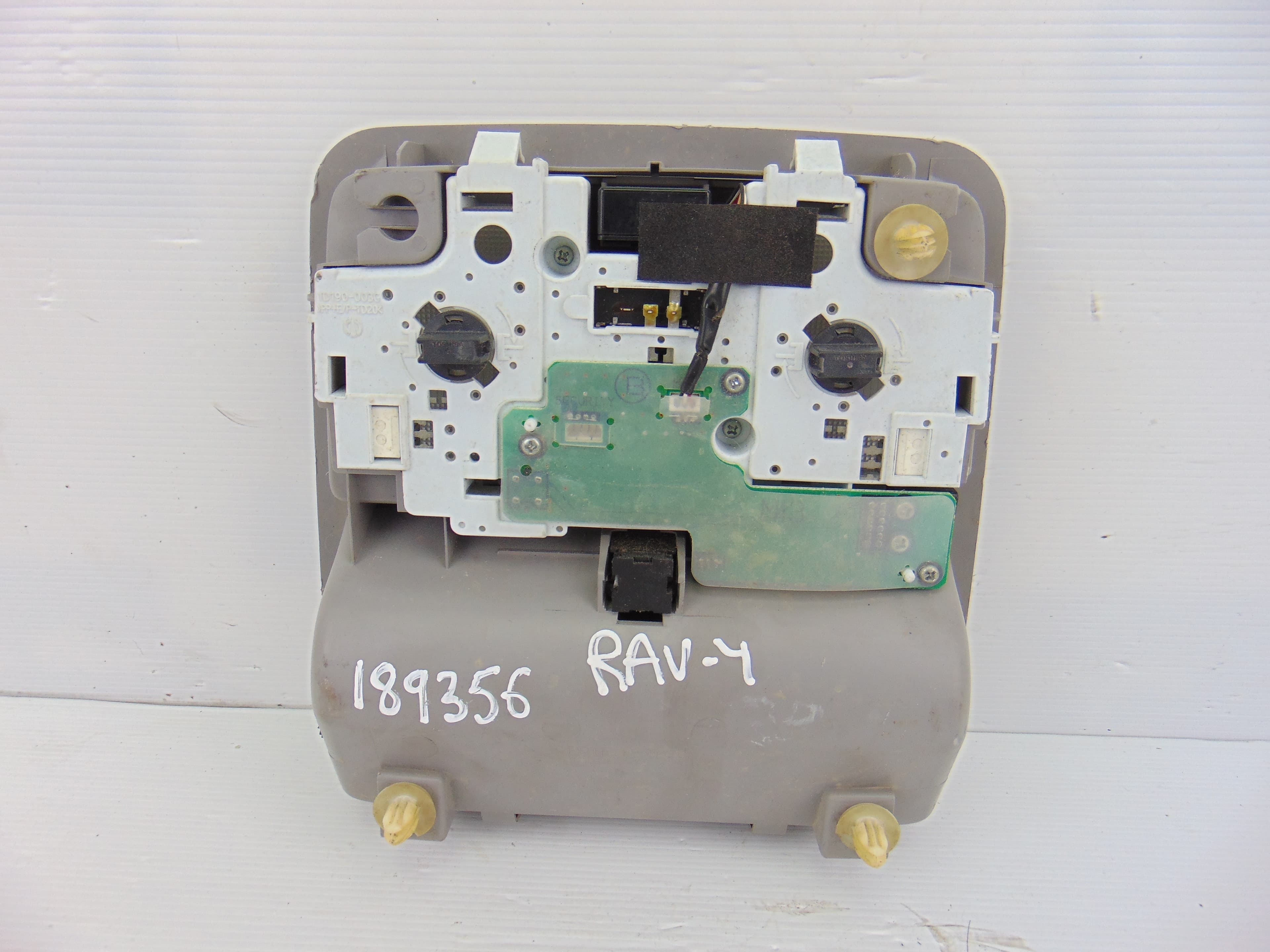 Luz interior, Toyota RAV4 (A3) Executive 2006, 63401-42010 usado 3