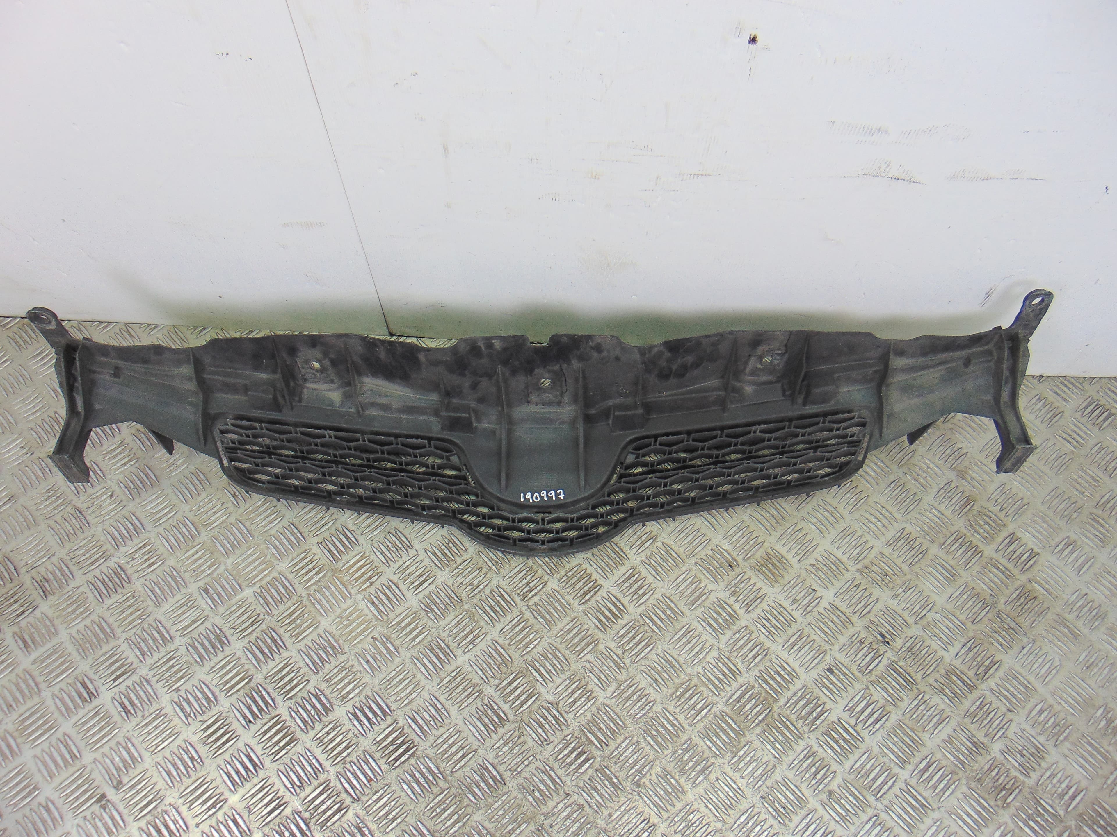 Rejilla delantera, Toyota Auris (E15) Luna 2008, 53111-02390 usado 4