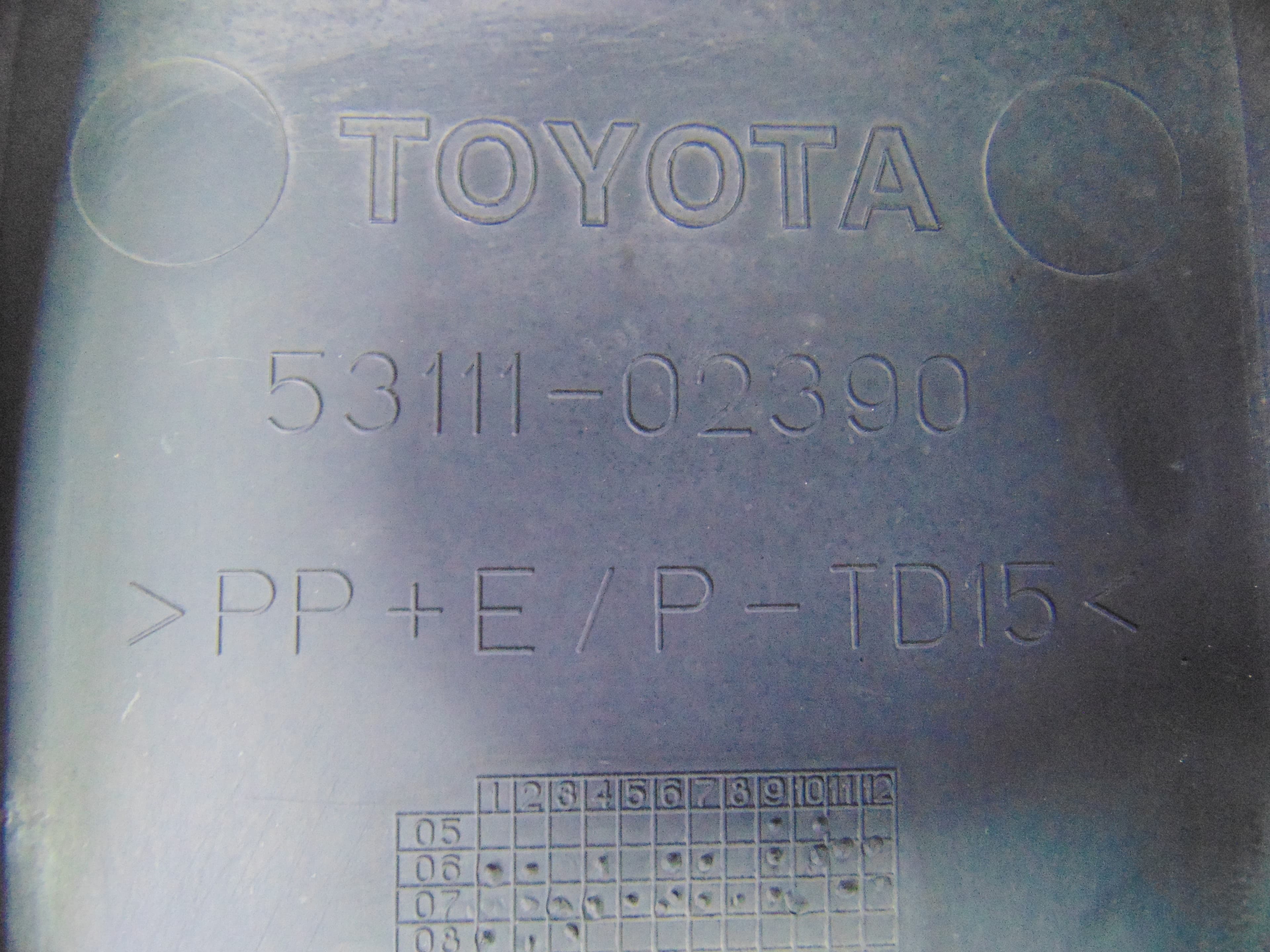 Rejilla delantera, Toyota Auris (E15) Luna 2008, 53111-02390 usado 5