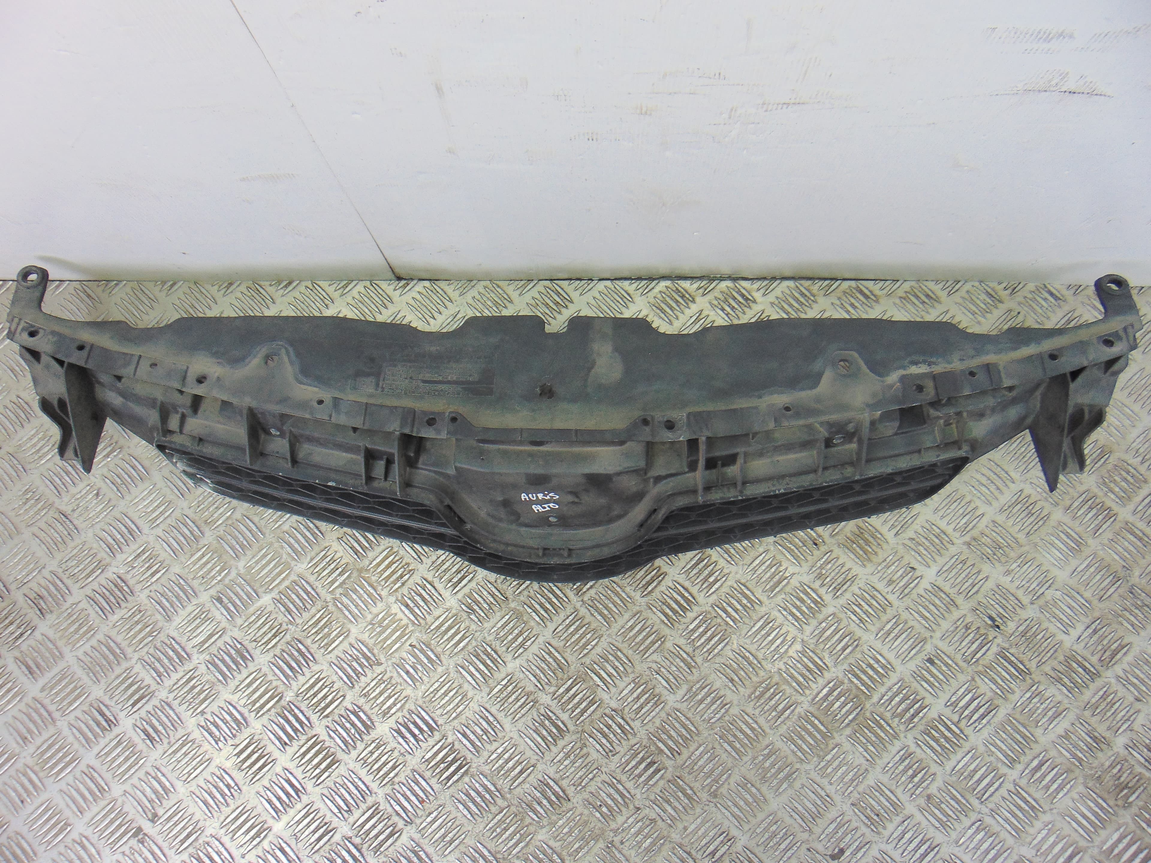 Rejilla delantera, Toyota Auris (E15) Luna 2008, 53111-02390 usado 6