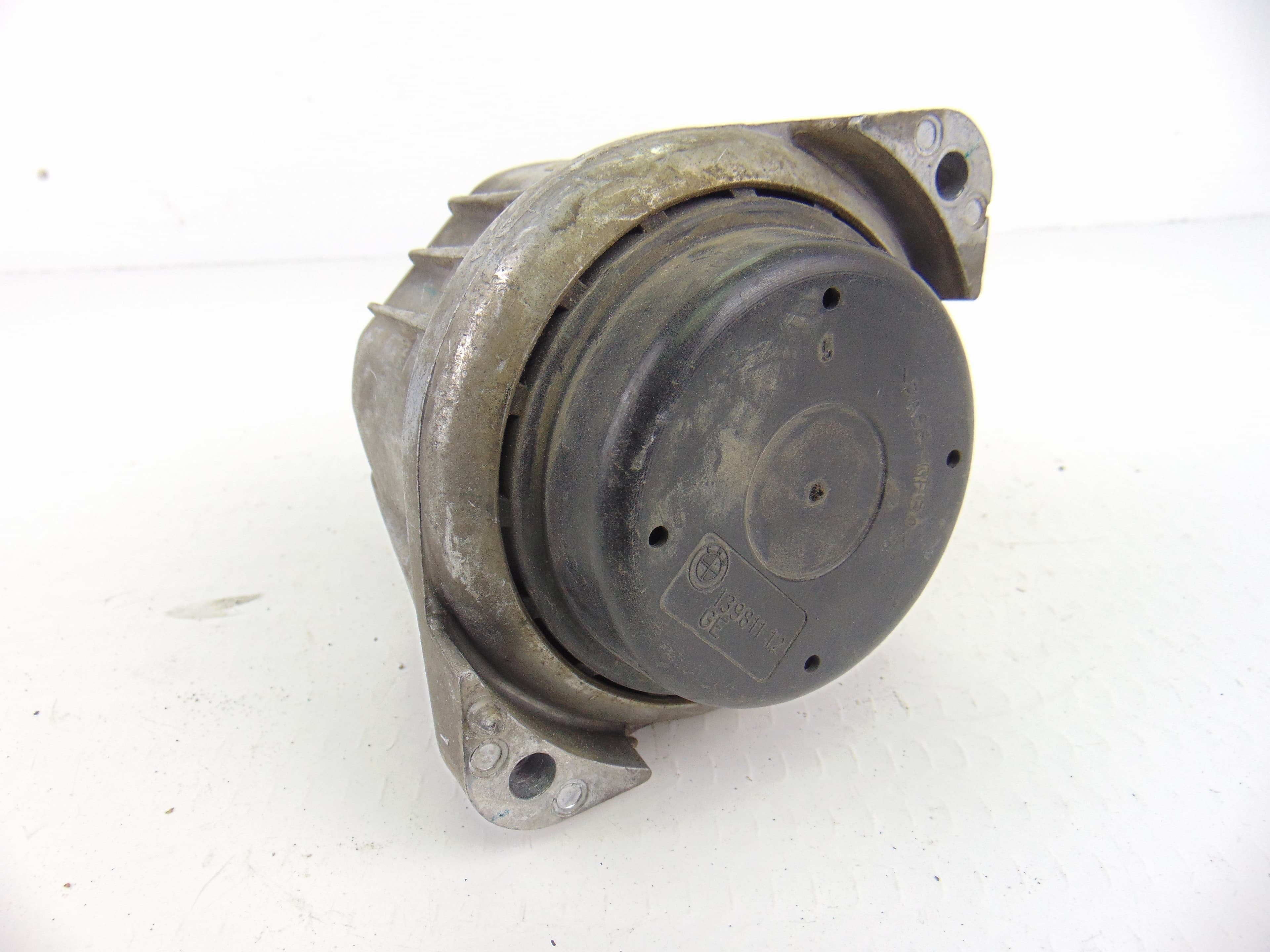 Soporte motor, 139811 usado