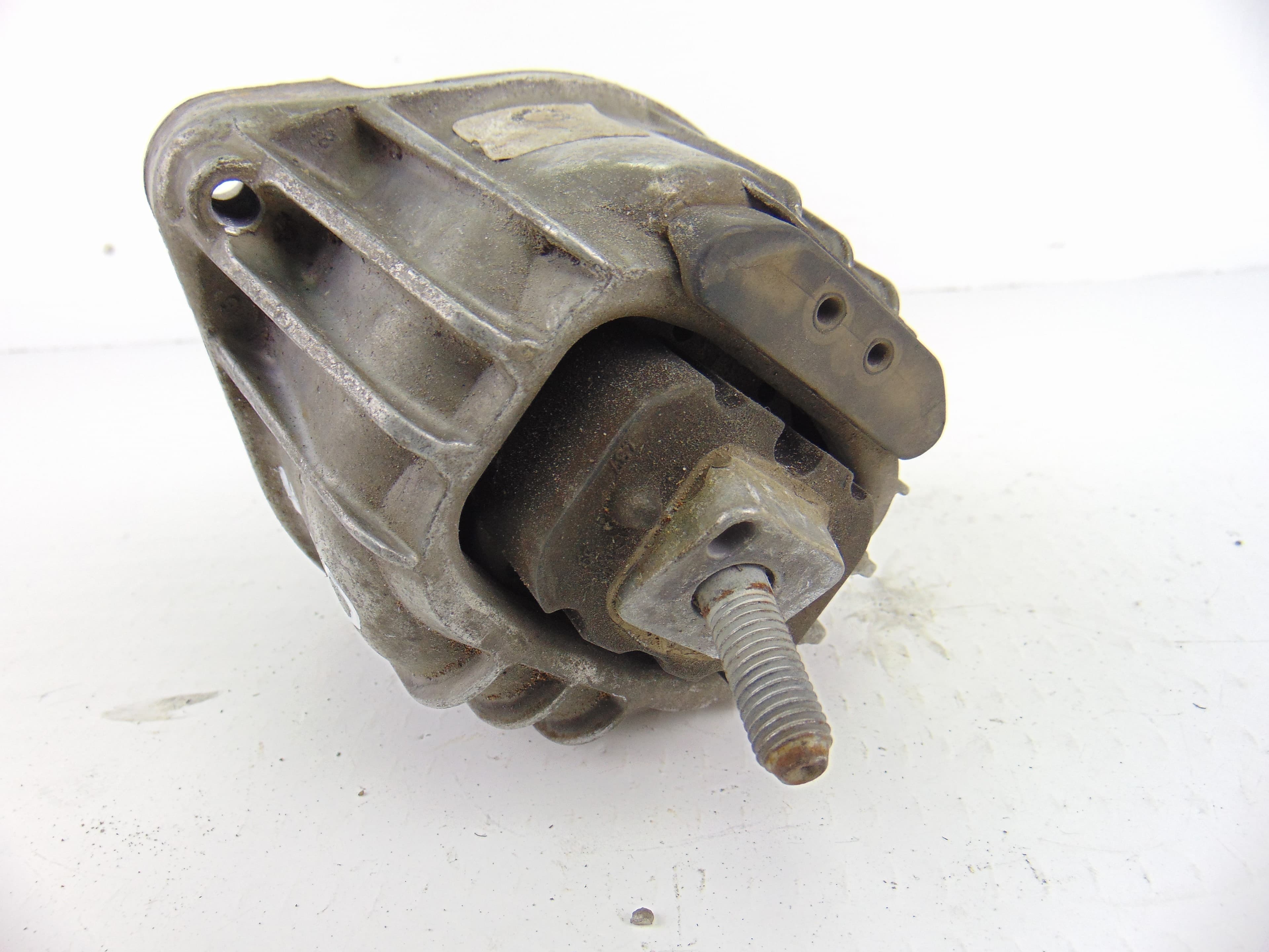 Soporte motor, 139811 usado 2