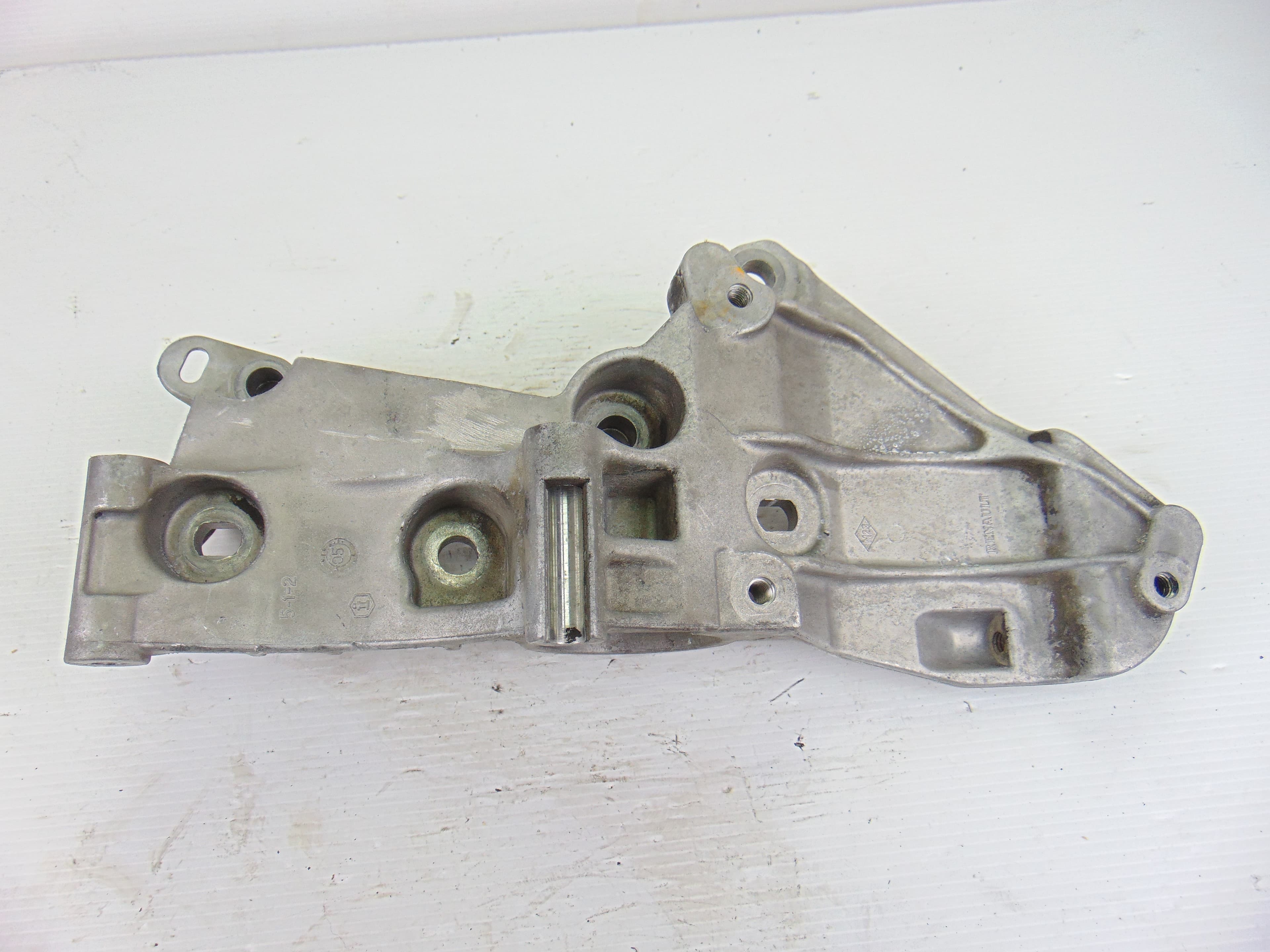 Soporte alternador, Nissan Almera (N16/E) Tekna 2005, 8200425034 usado