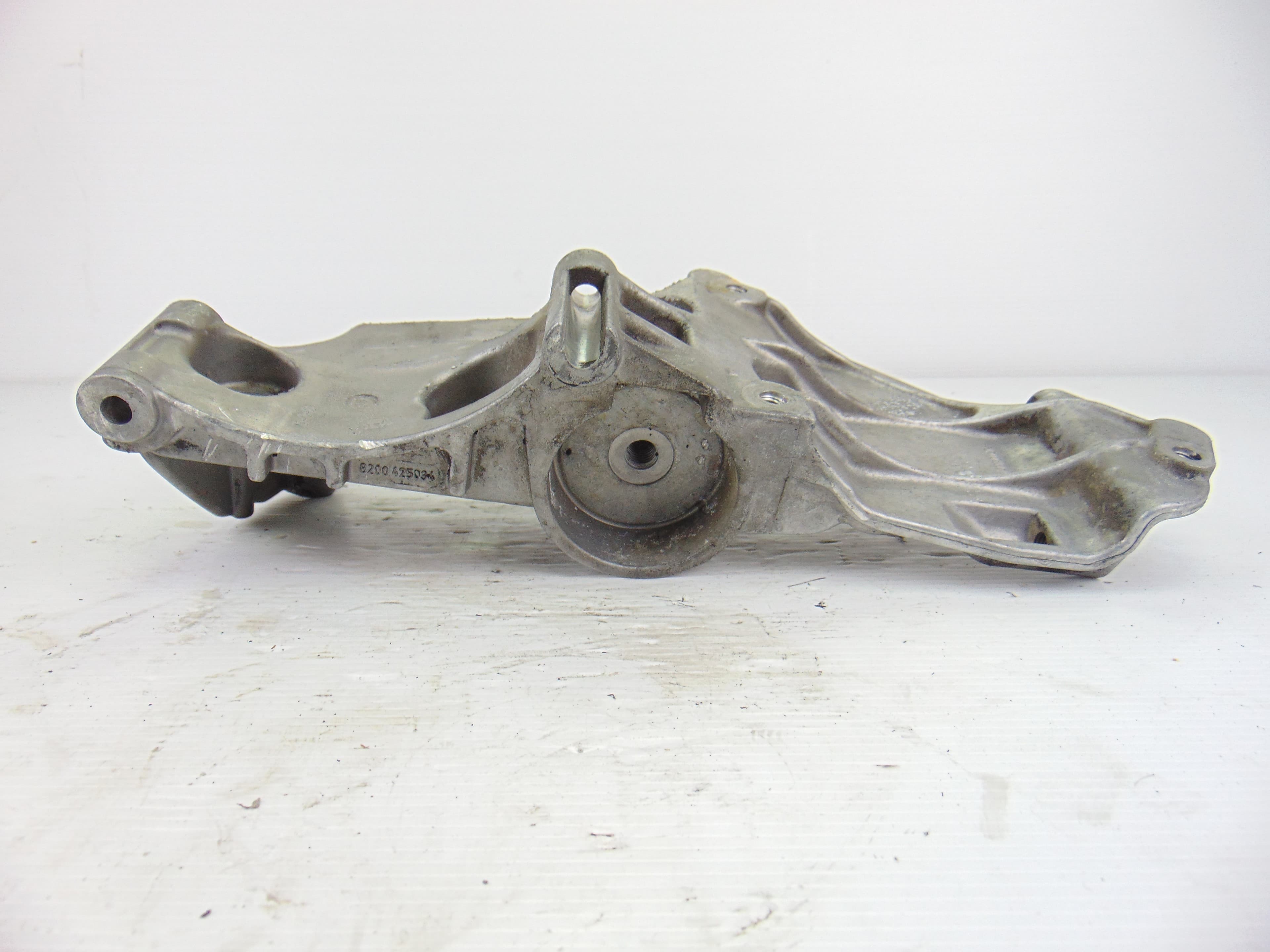 Soporte alternador, Nissan Almera (N16/E) Tekna 2005, 8200425034 usado 2