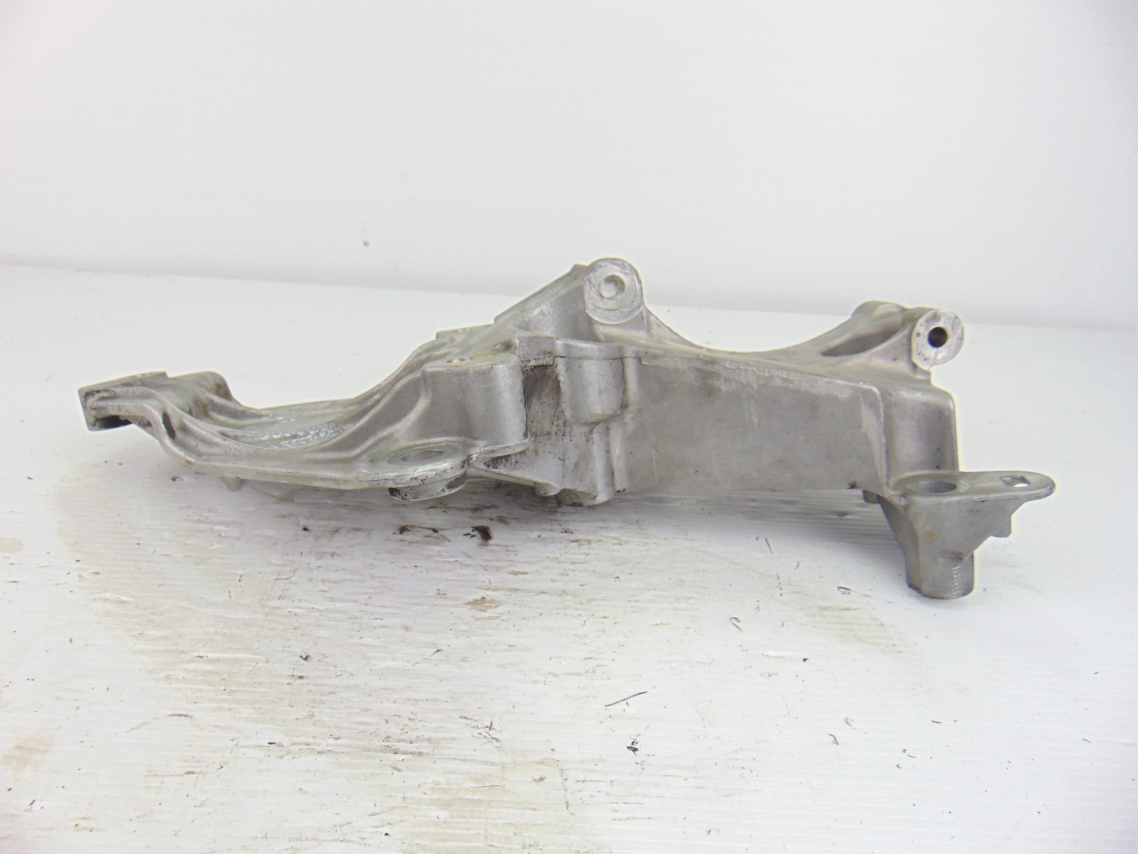 Soporte alternador, Nissan Almera (N16/E) Tekna 2005, 8200425034 usado 3