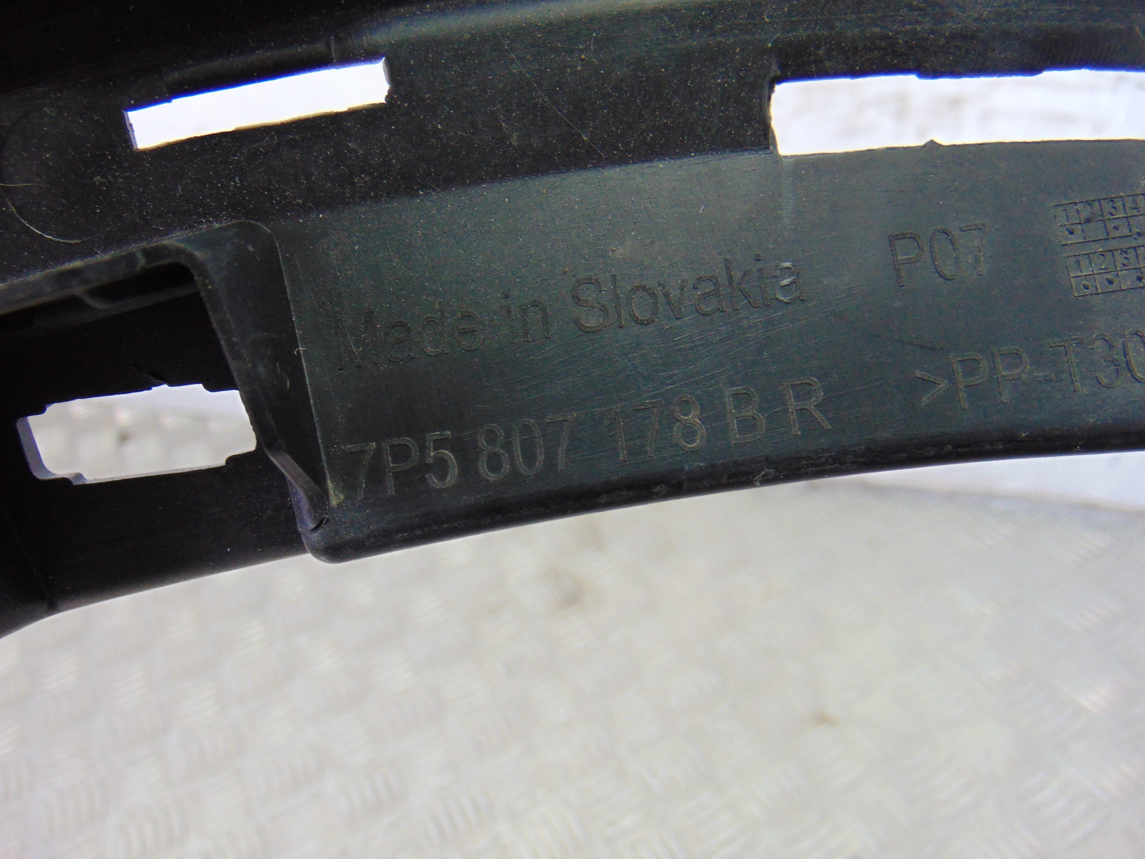 Moldura, 7P5807178BR usado 5
