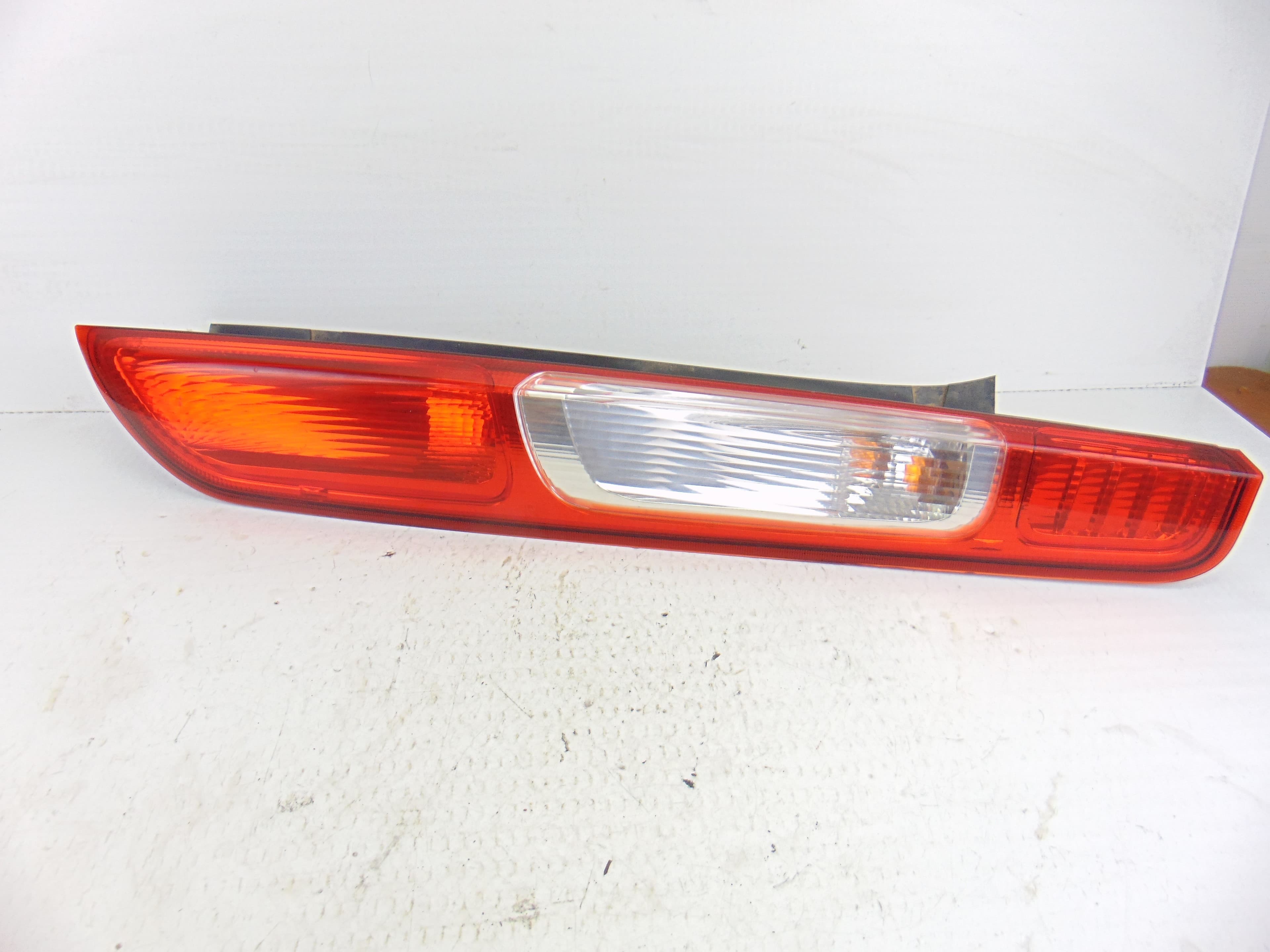 Piloto trasero derecho, Ford Focus Berlina (Cap) Trend 2005 usado