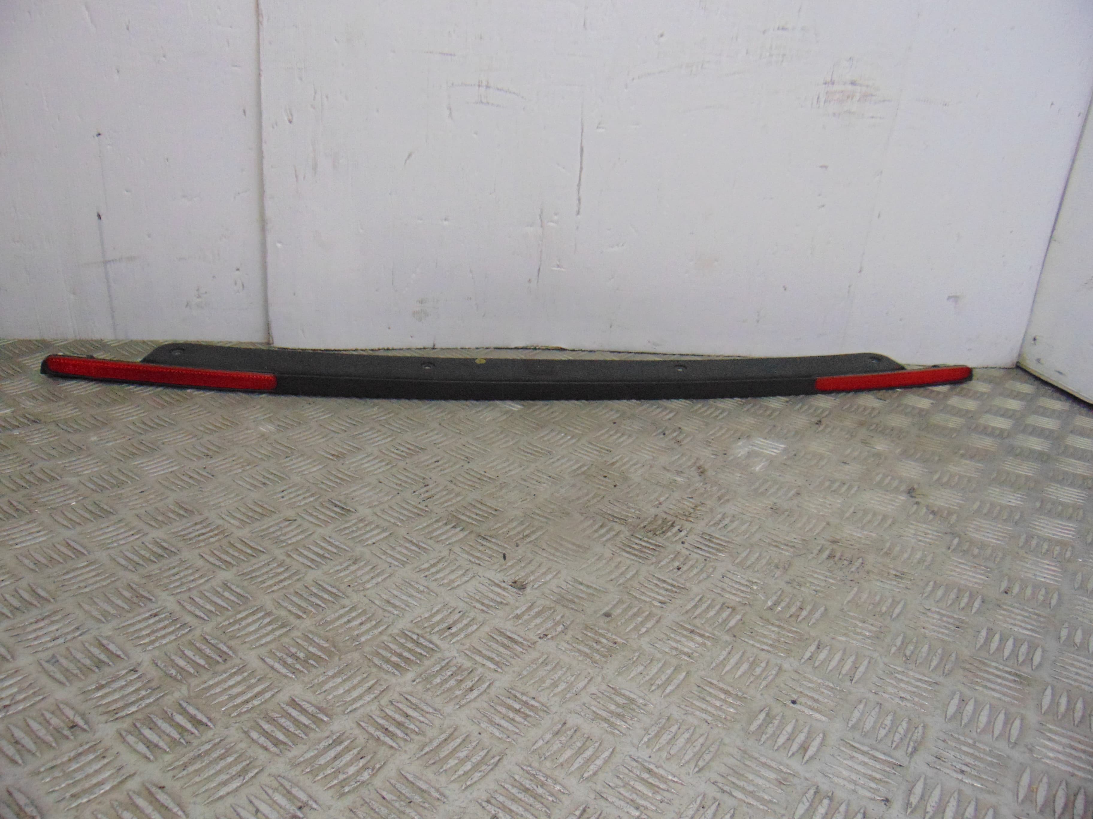 Molduras traseras, Audi A8 (4E) 3.0 TDI Quattro 2005, 4E0807417B usado