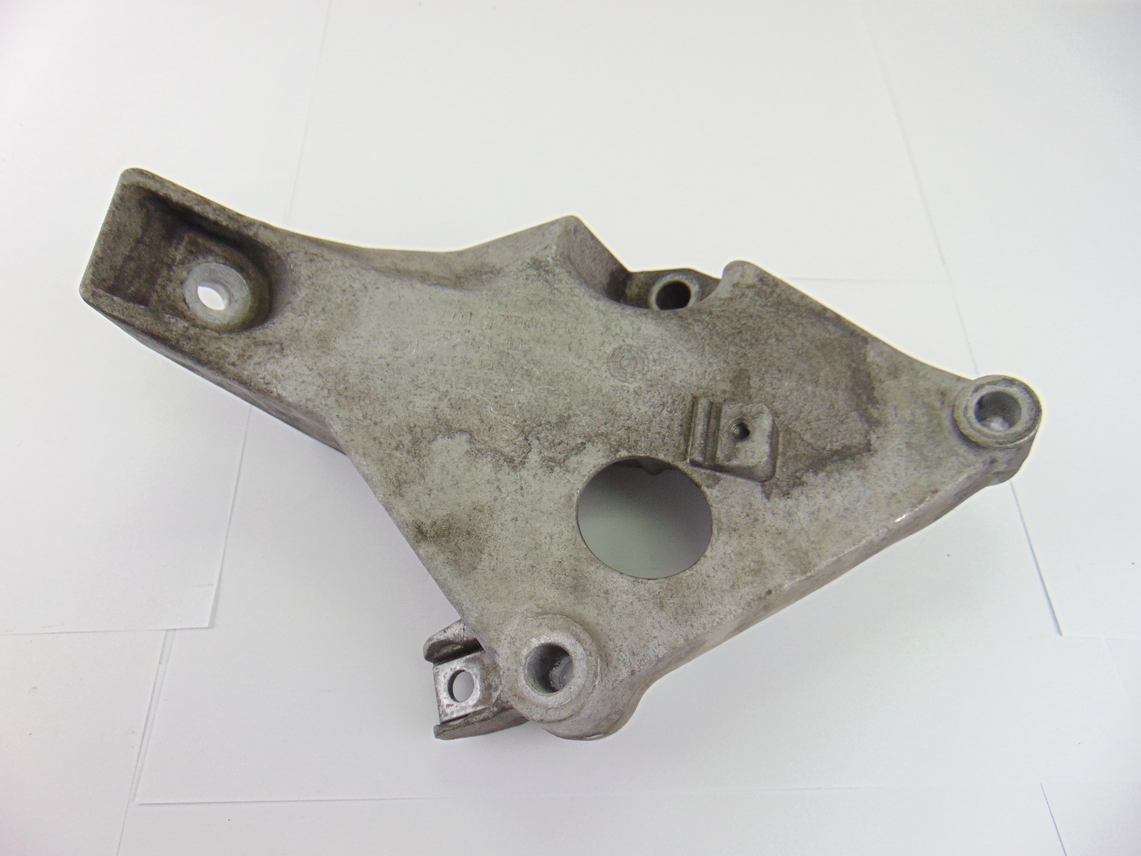 Soporte motor izquierdo, 6775041 usado