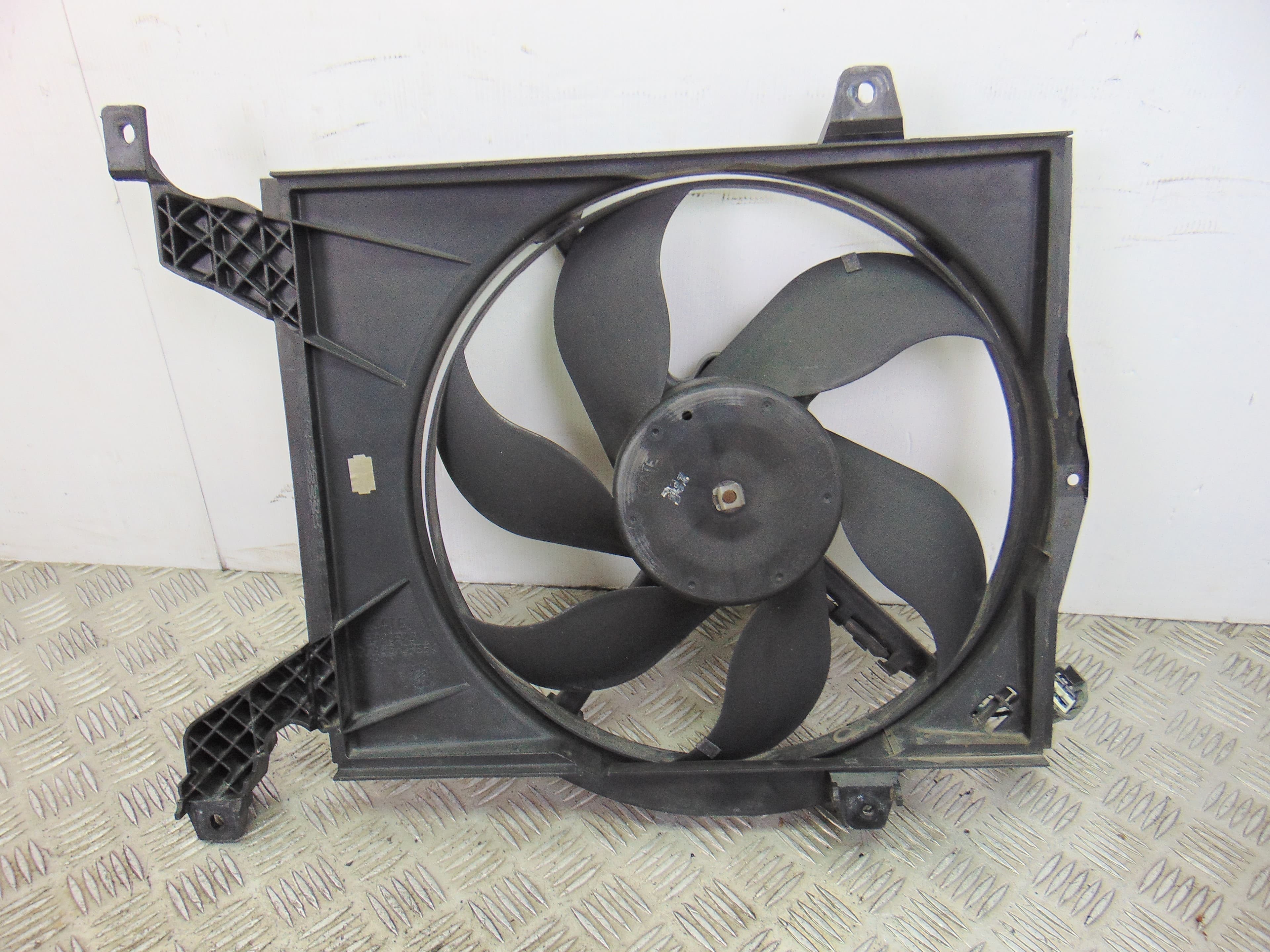 Electroventilador, Mitsubishi Space Star (DG0) 1900 Di-d 2002 usado