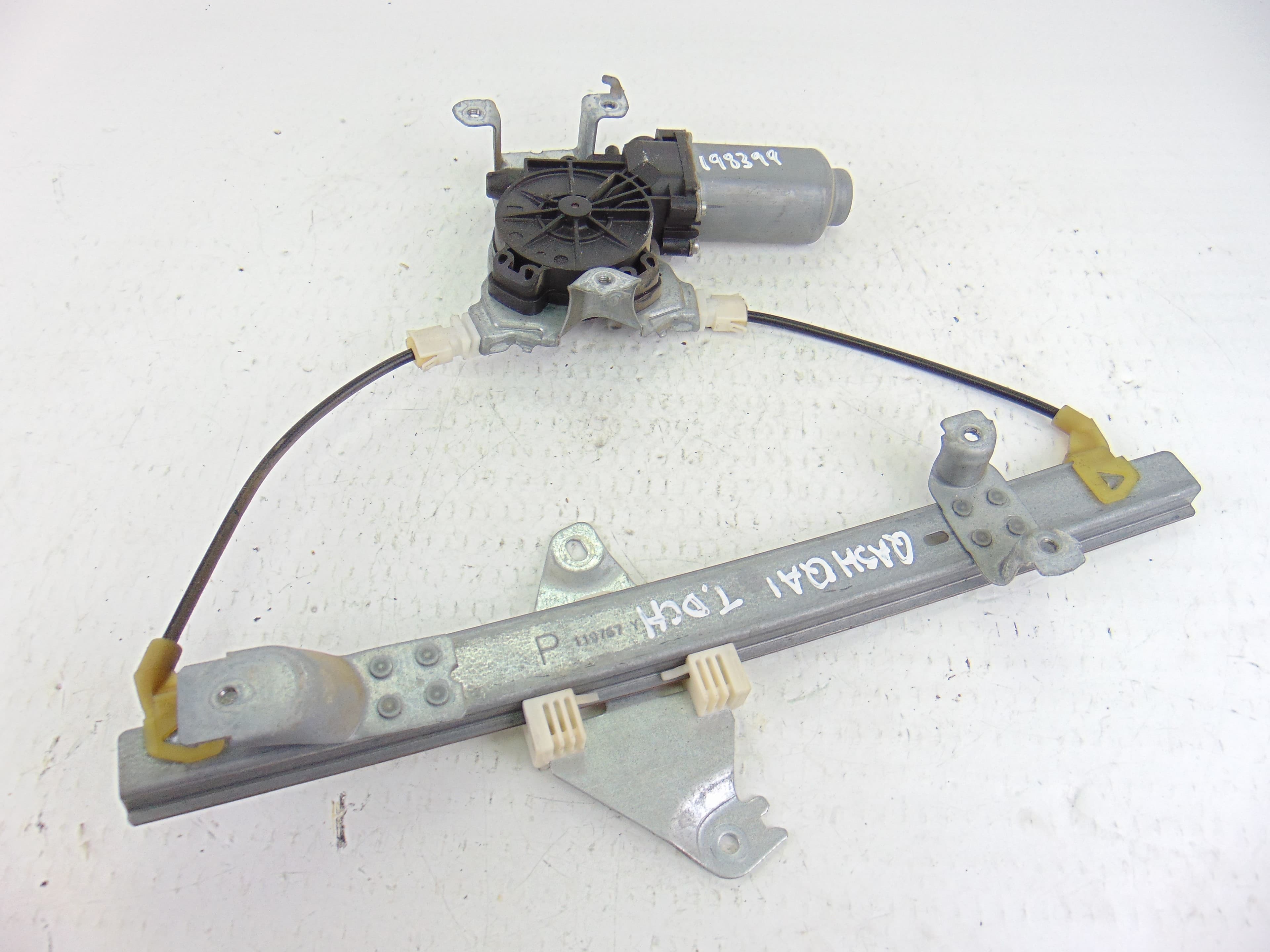 Elevalunas trasero derecho, Nissan Qashqai (J10) Acenta 2010 usado