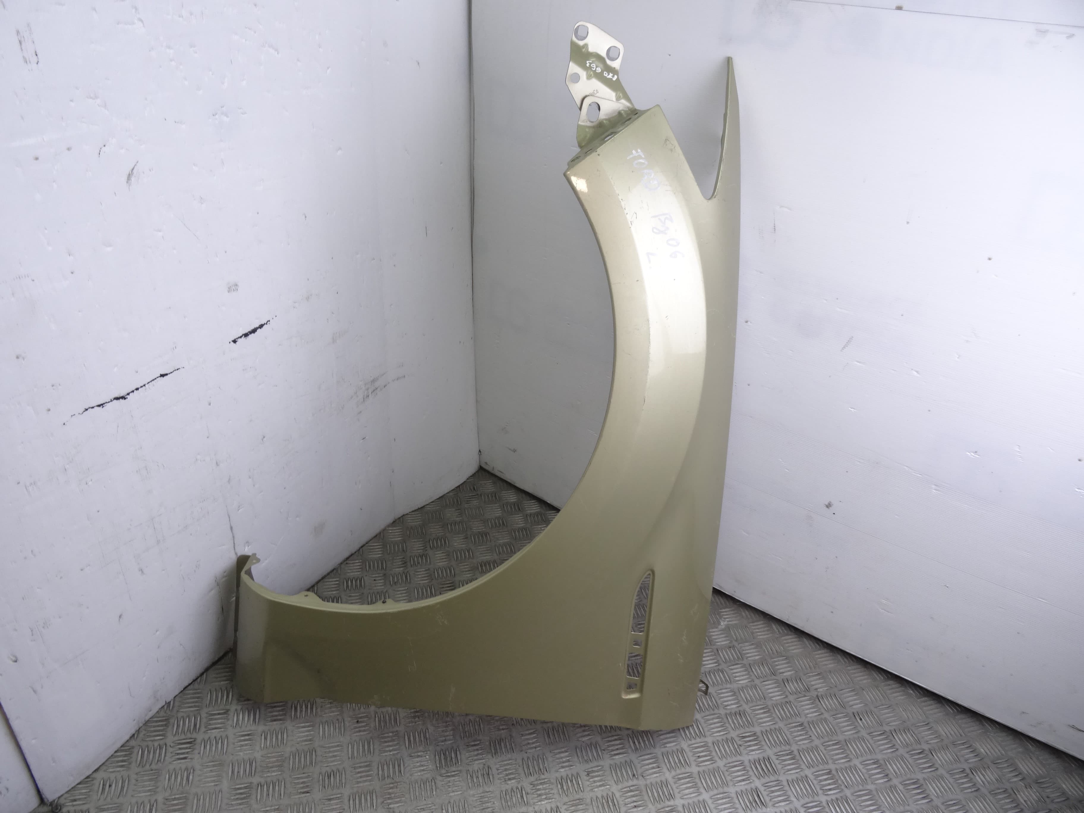 Aleta delantera izquierda, Dorado usado