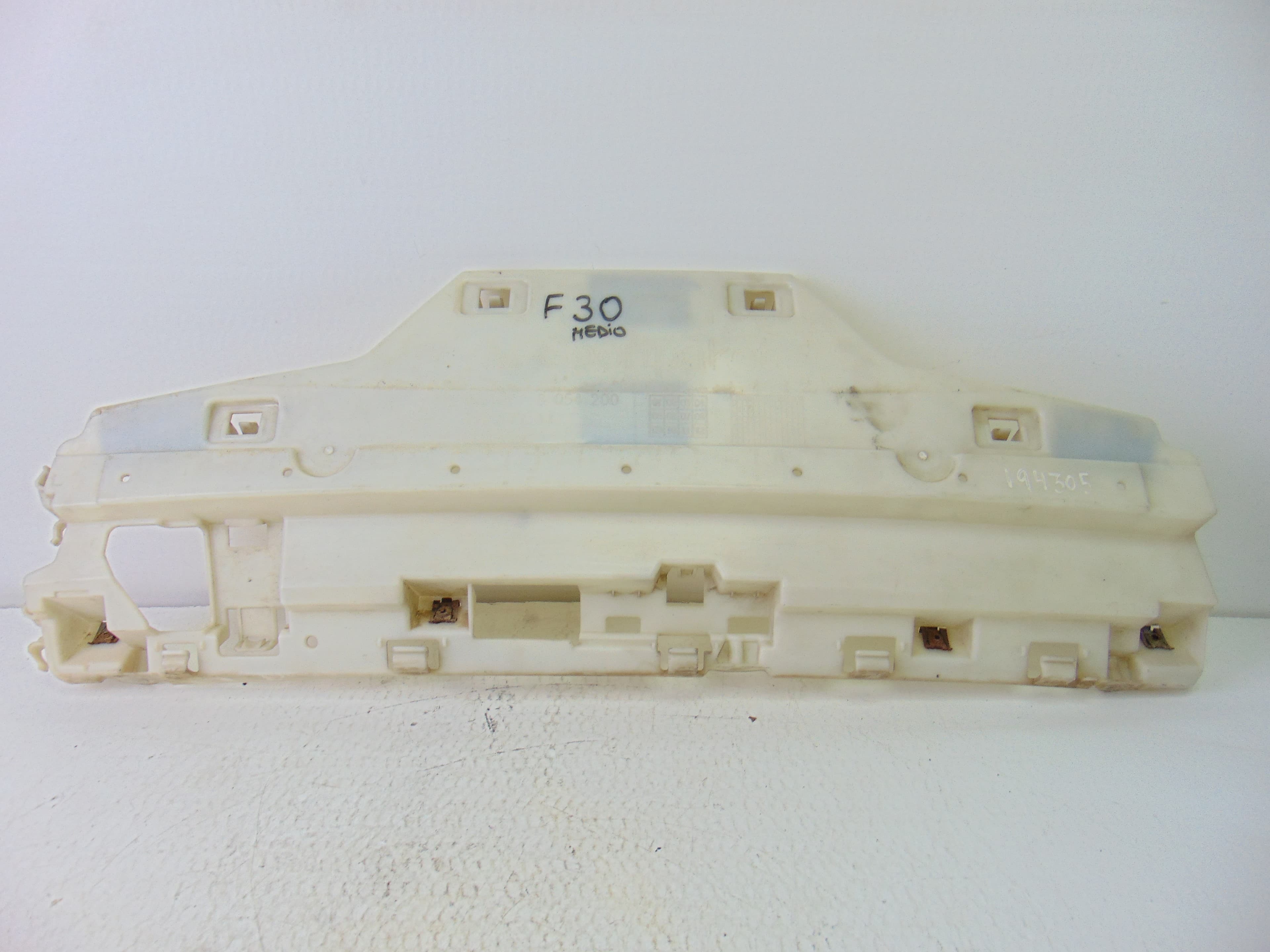 Molduras traseras, BMW Serie 3 Berlina (F30) 328i 2012, 8054200 usado