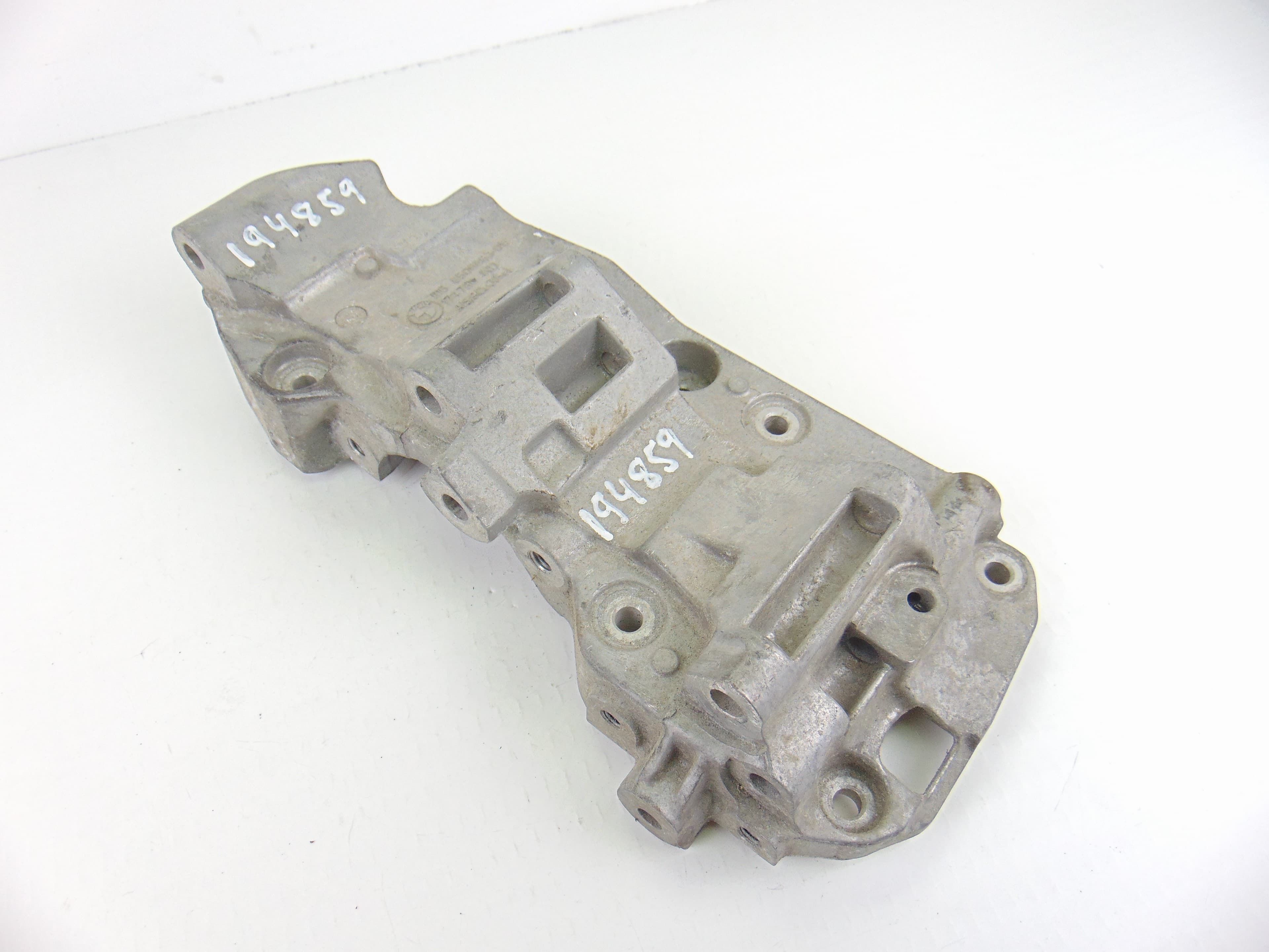 Soporte alternador, 8506863 usado