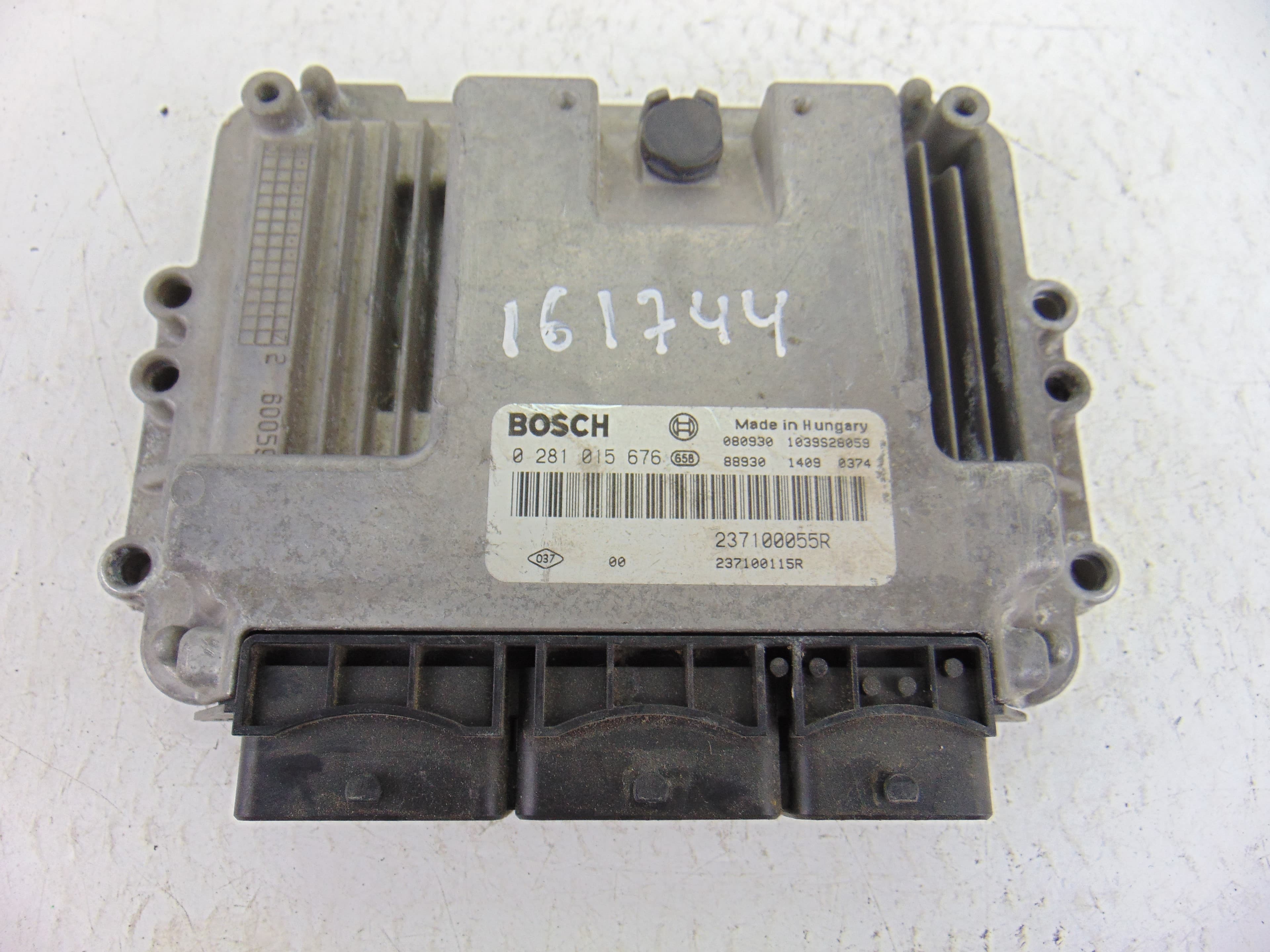 Centralita motor uce, 237100055R usado