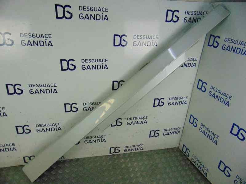 Faldon lateral usado
