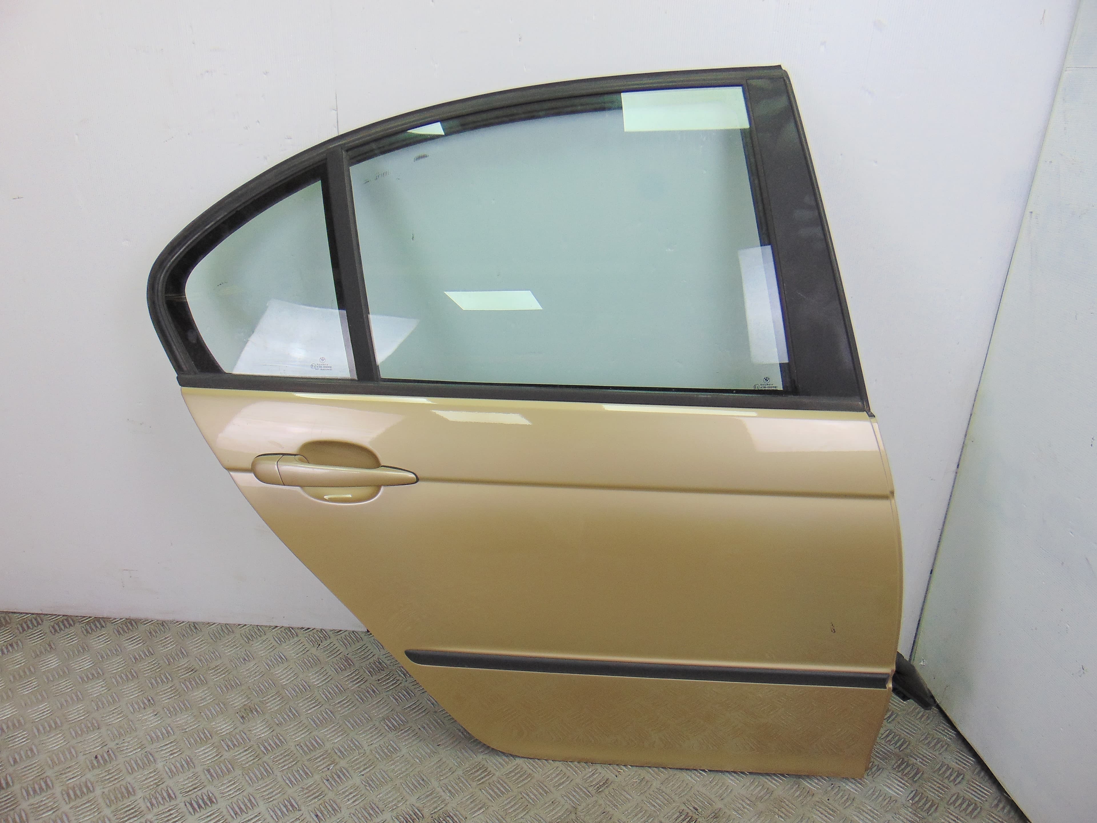 Puerta trasera derecha, BMW Serie 3 Berlina (E46) 320d 2001, Oro usado