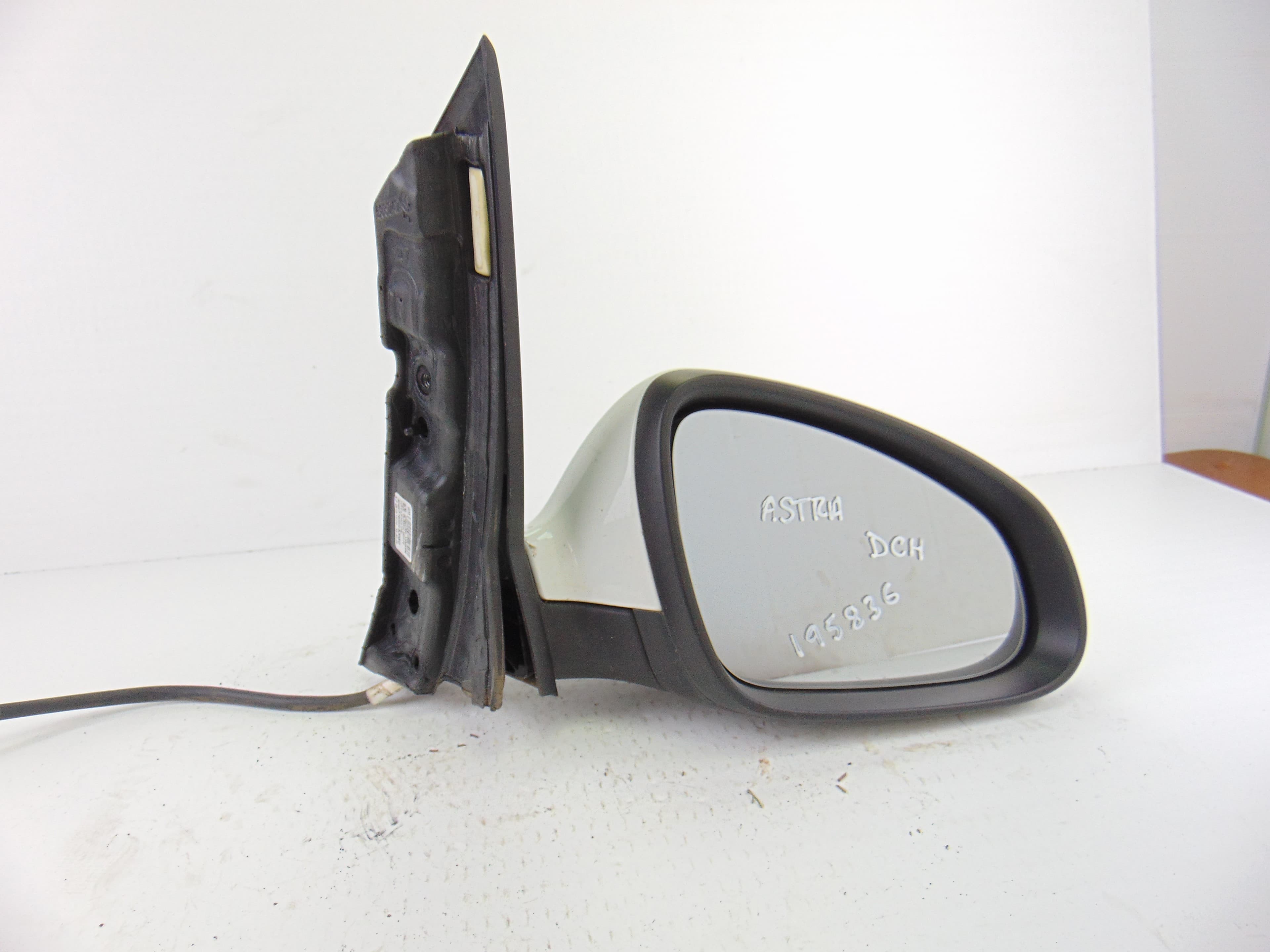 Retrovisor derecho, Opel Astra J Sports Tourer Sport 2010 usado
