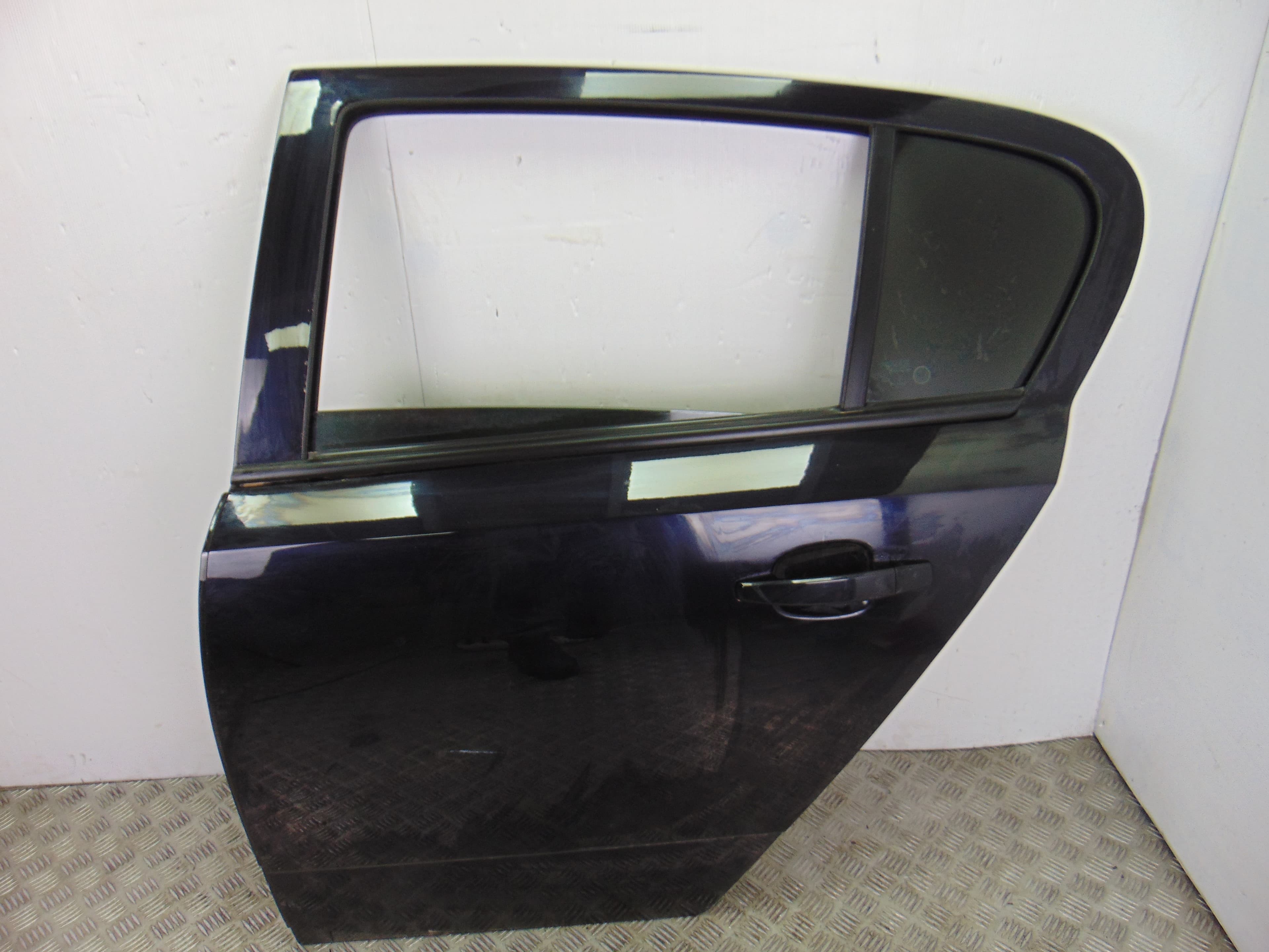 Puerta trasera izquierda, Opel Astra H Berlina Sport 2005 usado