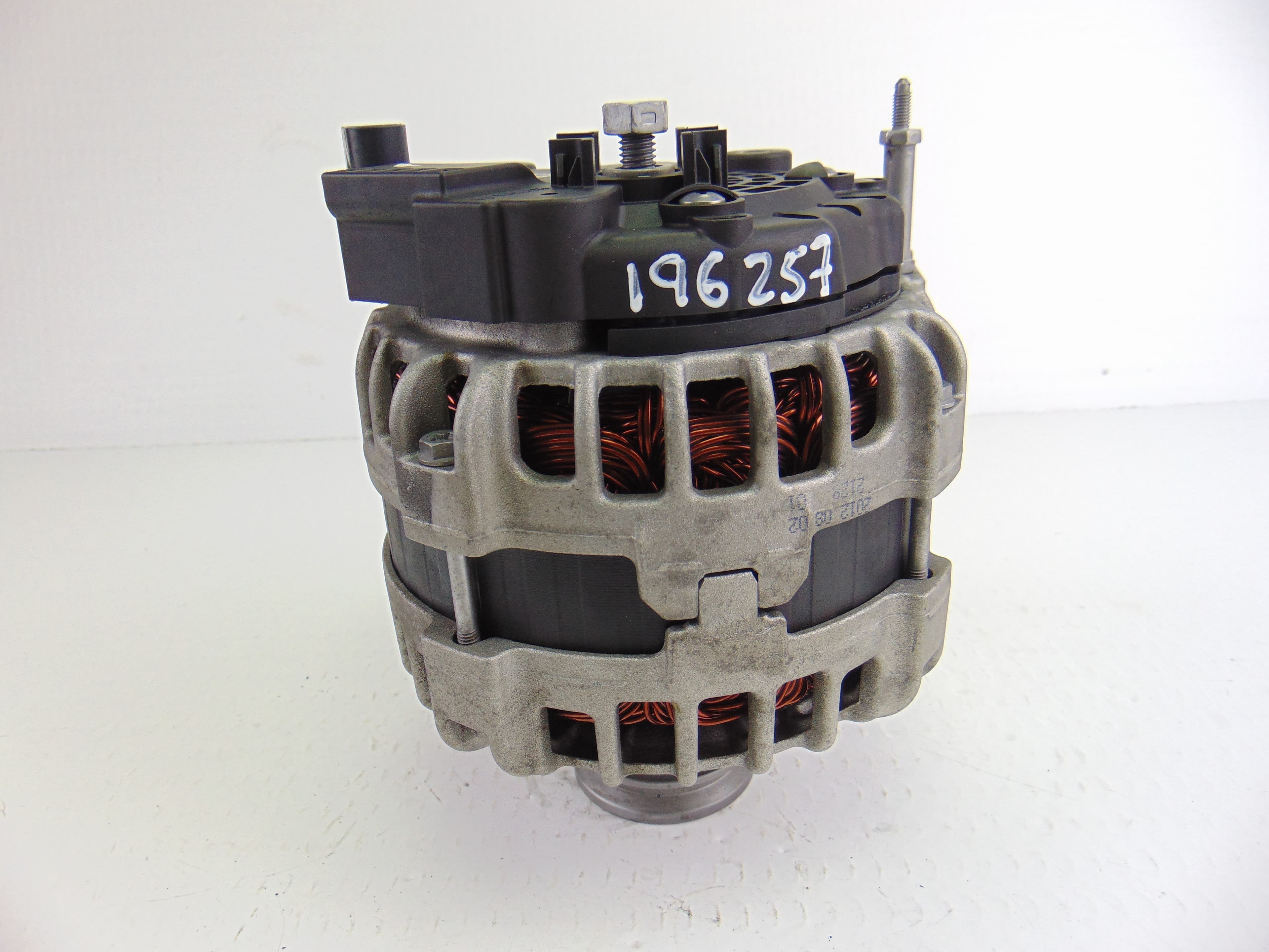 Alternador, 04E903023J usado