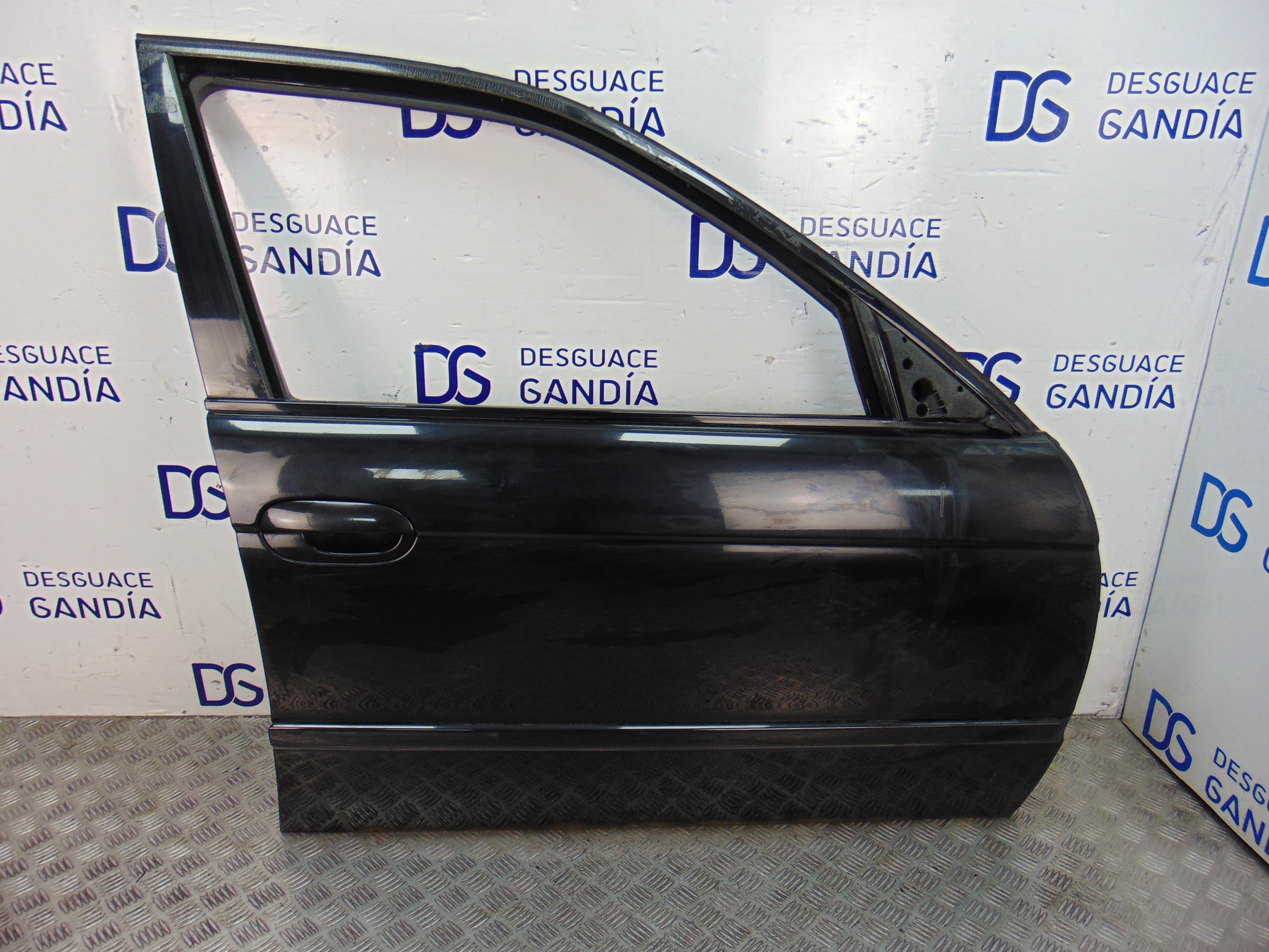 Puerta delantera derecha, BMW Serie 5 Touring (E39) 530d 2003 usado