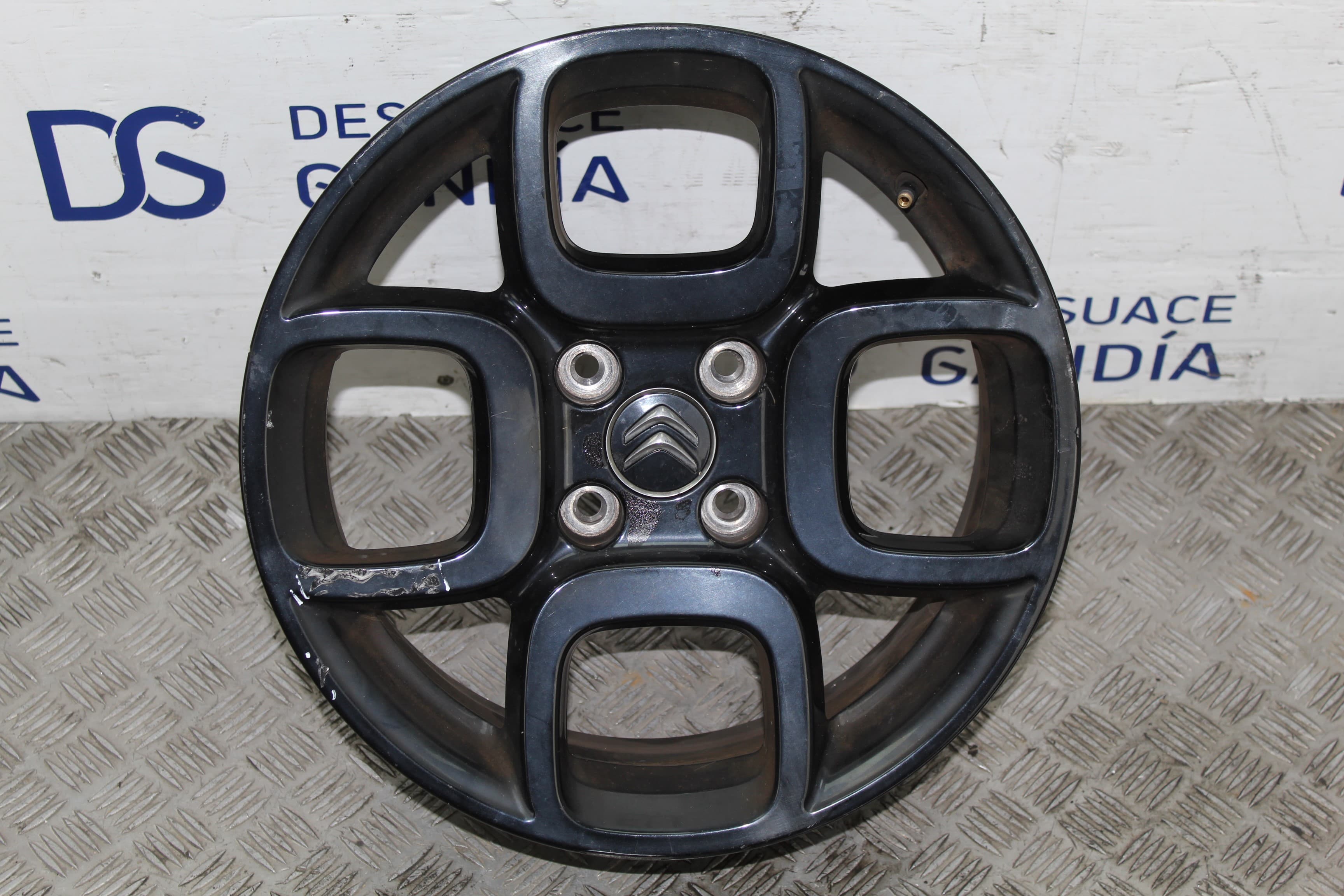 Llanta, Citroen C4 Cactus Feel 2014 usado