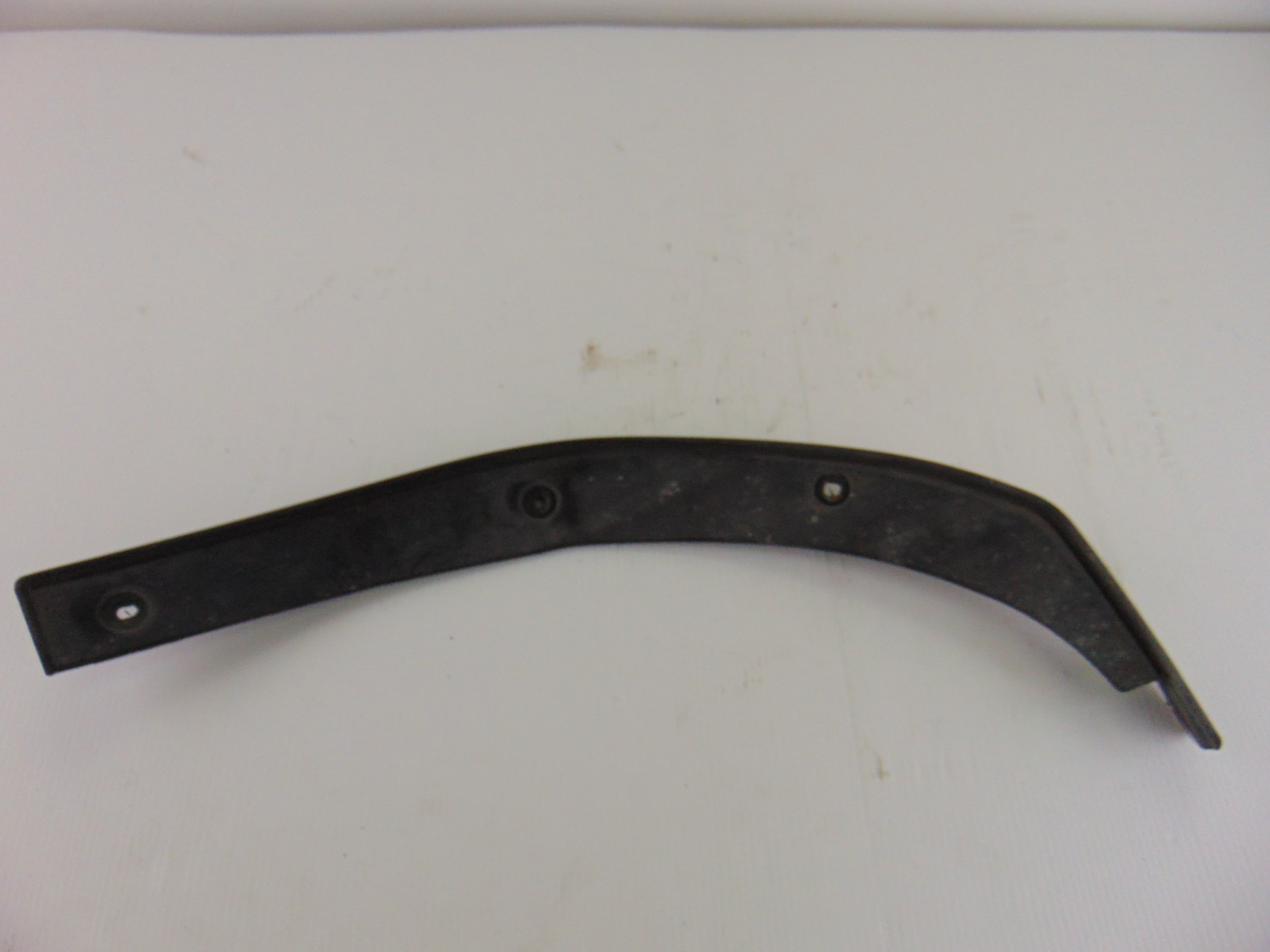 Molduras traseras, Mazda Cx-7 Er Active 2011, EH6651K2443 usado