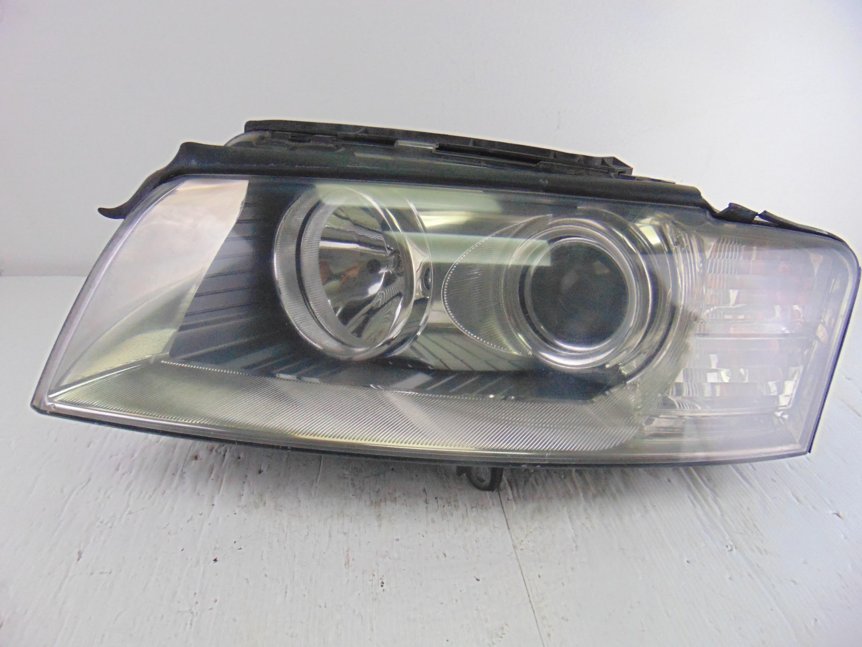 Faro izquierdo, Audi A8 (4E) 3.0 TDI Quattro 2005 usado