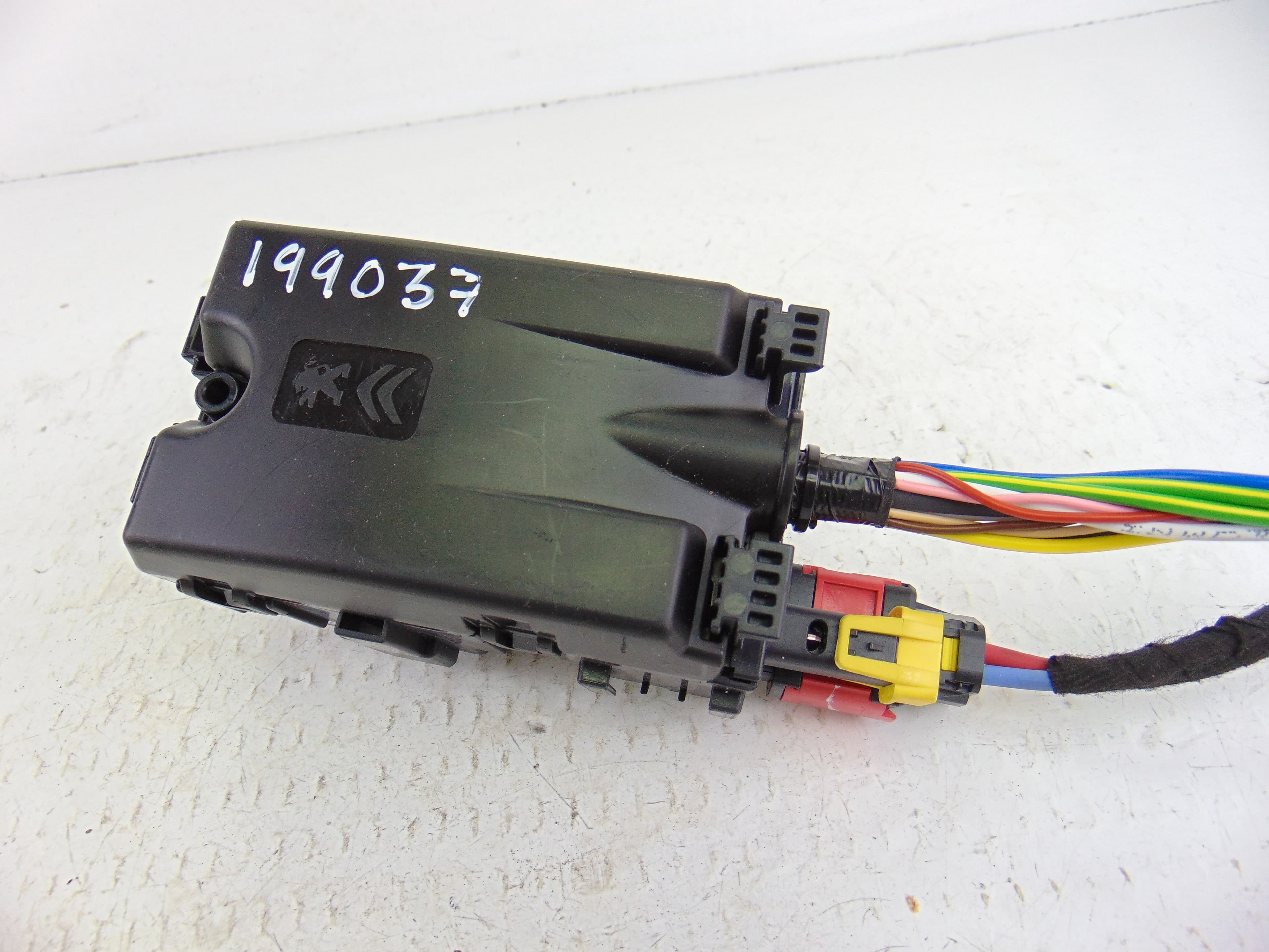Caja reles / fusibles, Peugeot 5008 Active 2017, 9806192580 nuevo
