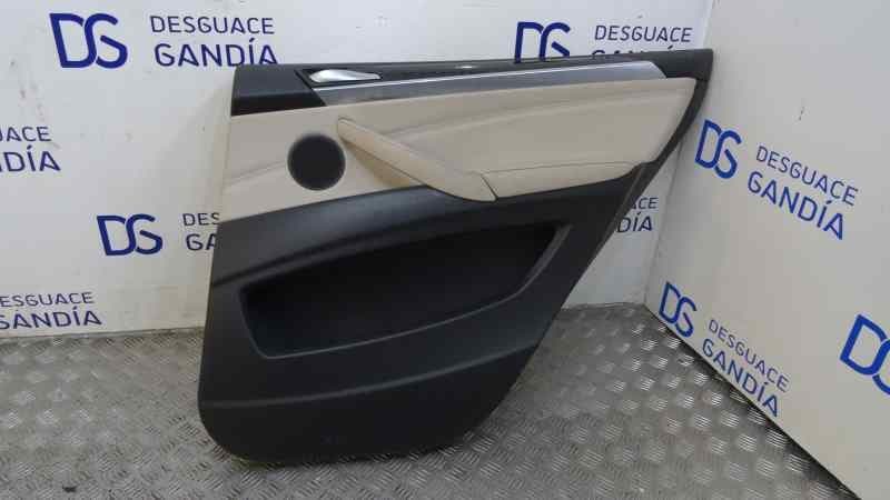 Guarnecido puerta trasera derecha usado