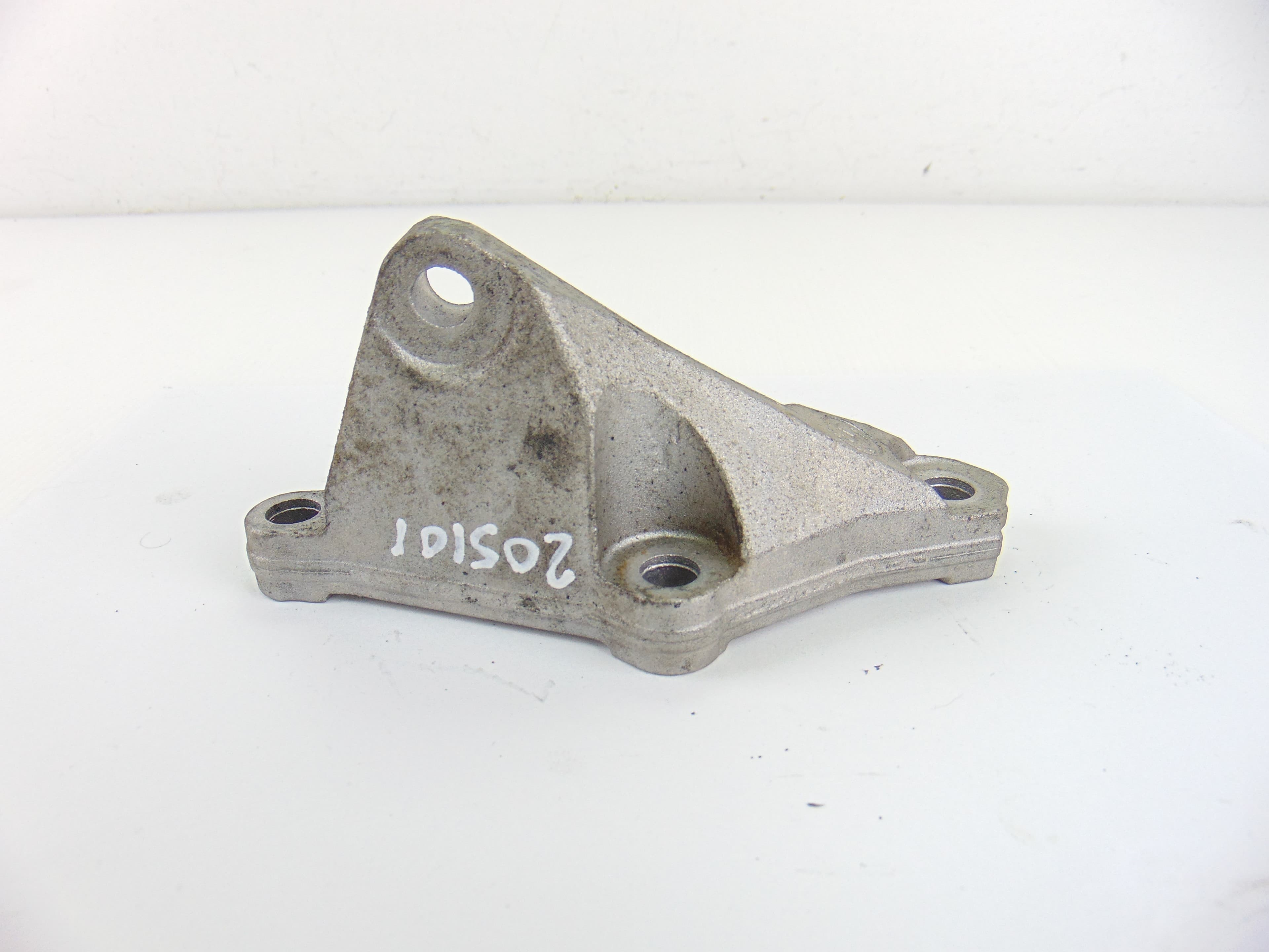 Soporte bomba inyeccion, 7810698 usado 2