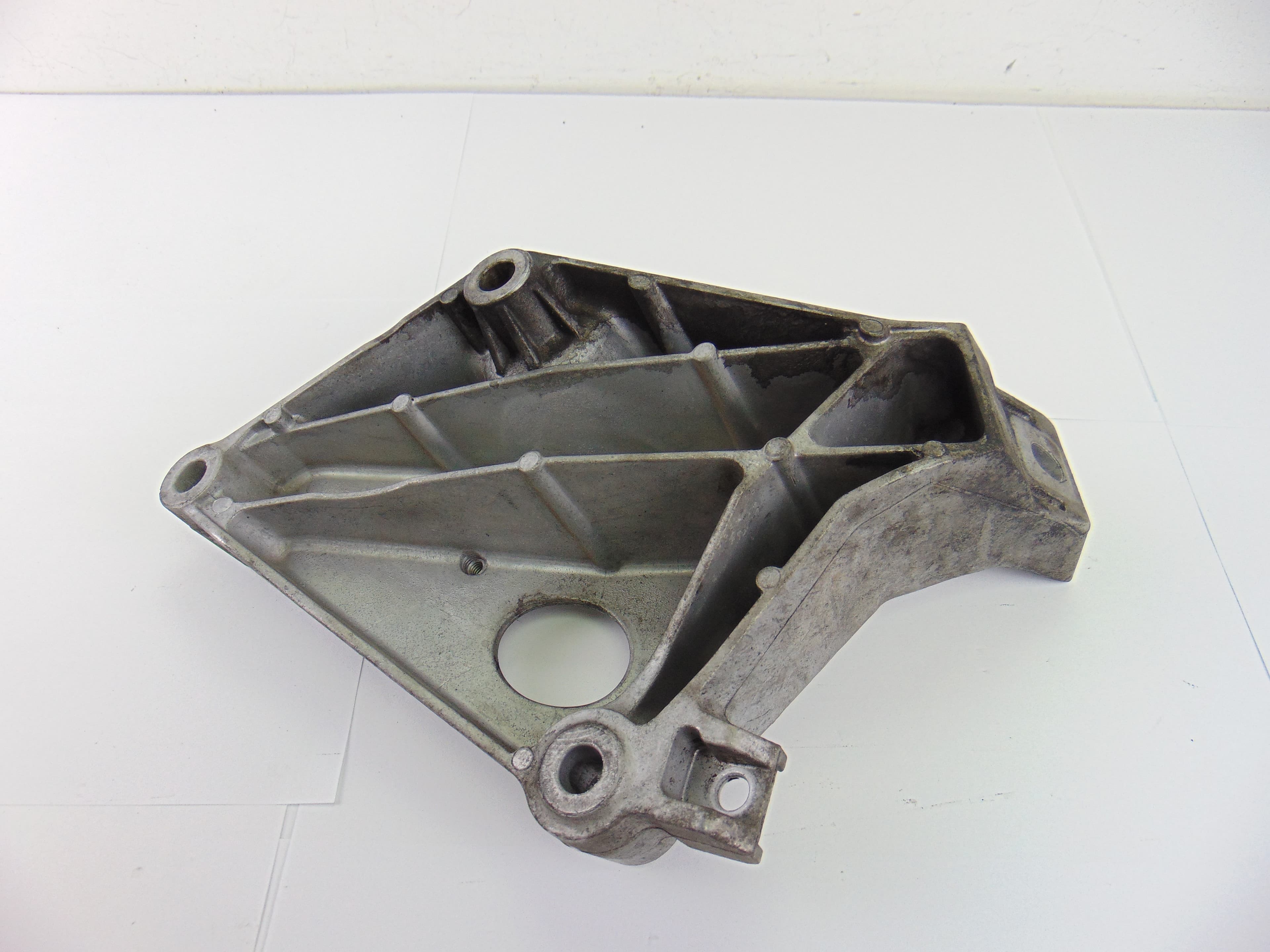 Soporte motor izquierdo, 6775041 usado 2